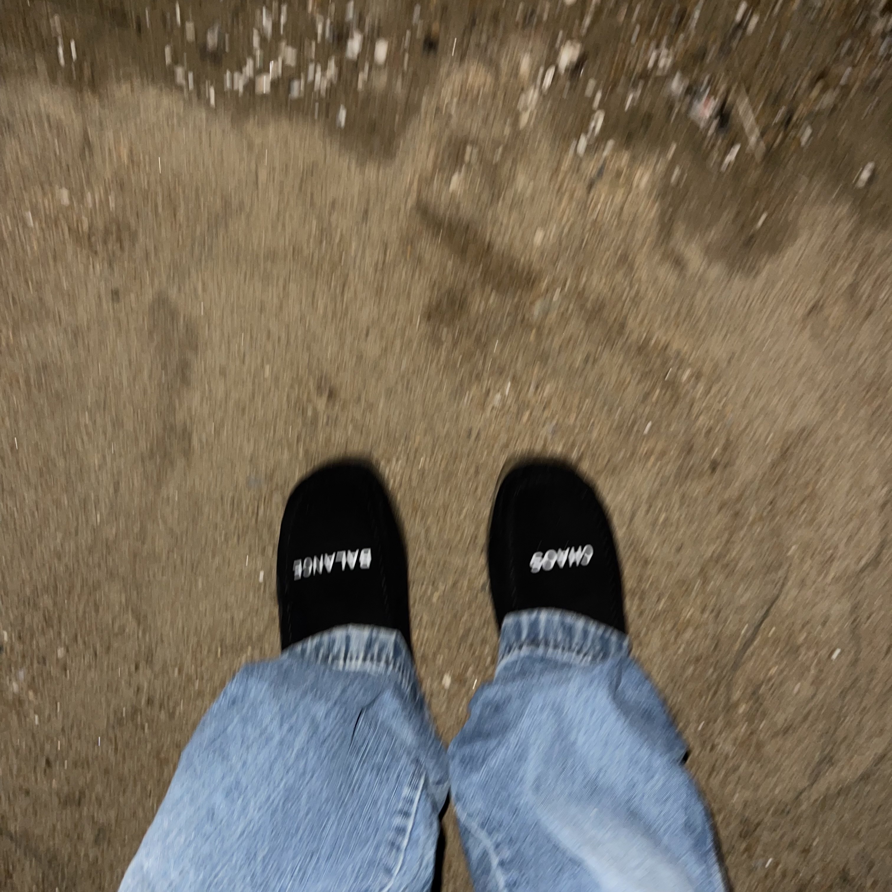 Clarks x Undercover Wallabee Boot Black 착용 스타일 - 2