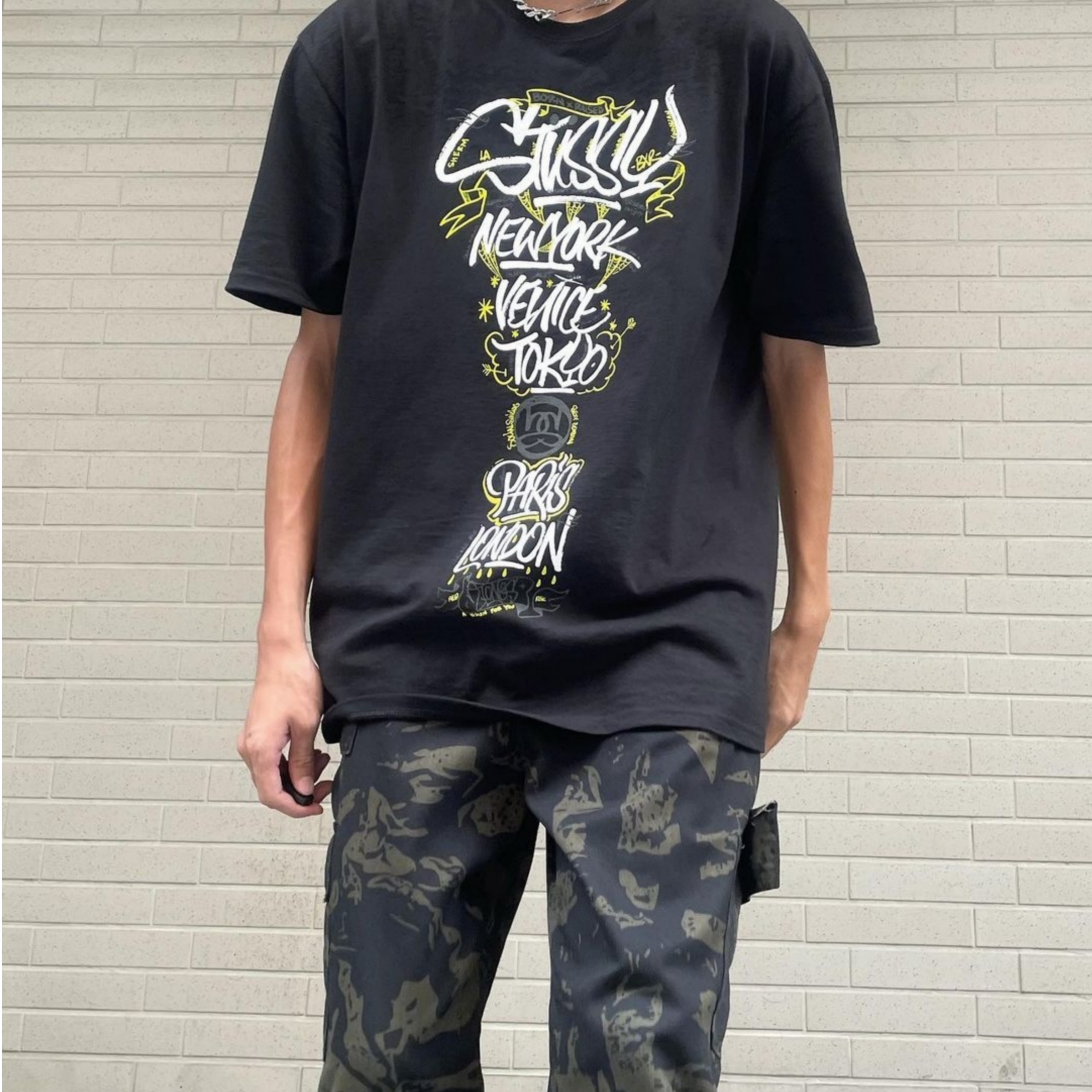 Stussy x Born X Raised Handstyles T-Shirt Black 착용 스타일 - 2