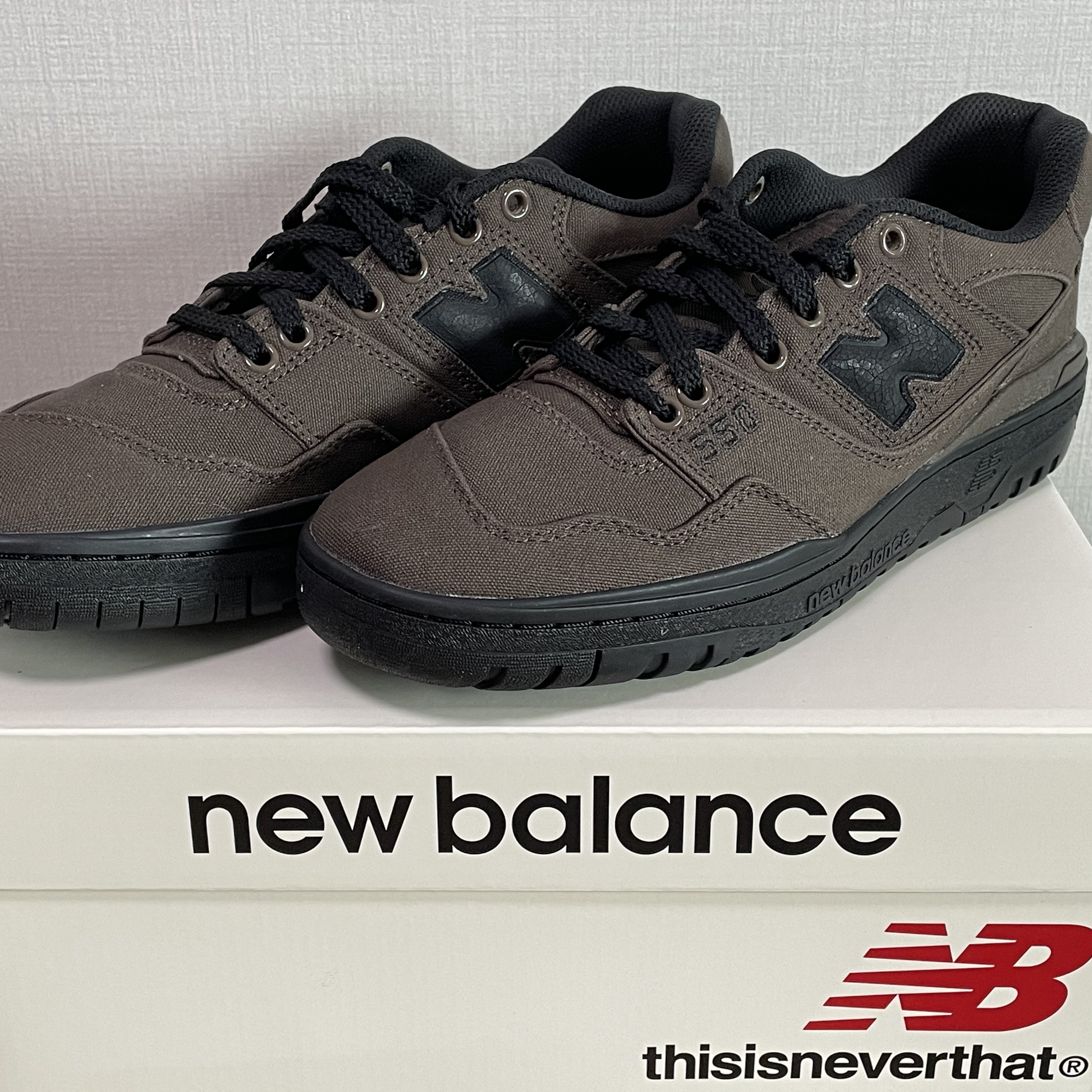 New Balance x Thisisneverthat 550 Brown Black 착용 스타일 - 2