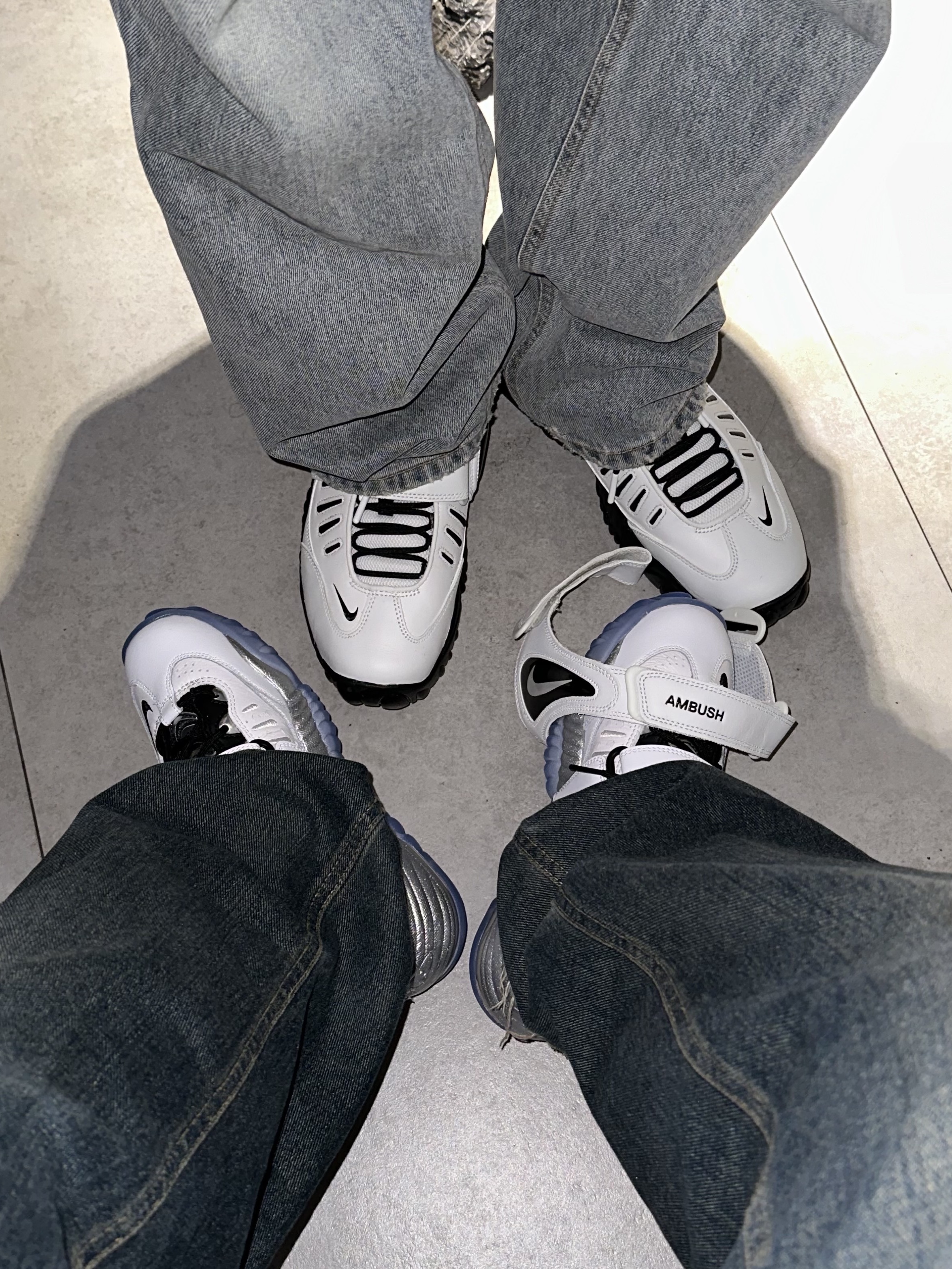 Nike x Ambush Air Adjust Force SP Summit White and Black, (W) Nike Air Adjust Force 2023 Vast Grey and Metallic Silver 착용 스타일