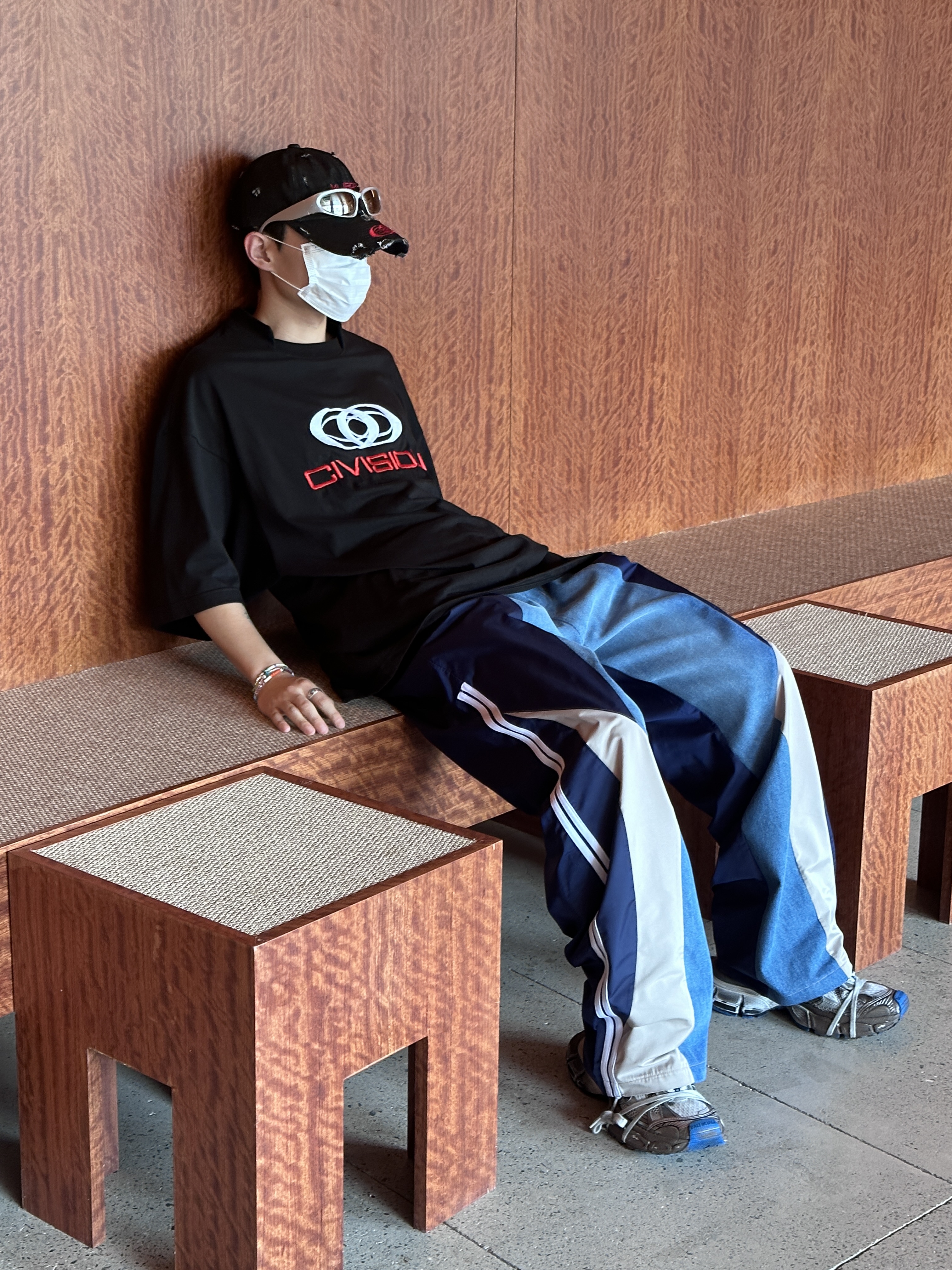 [KREAM 단독] Civision by CSC Hybrid Track Pants Navy, Civision by CSC Vision Logo T-Shirt Black 착용 스타일 - 4