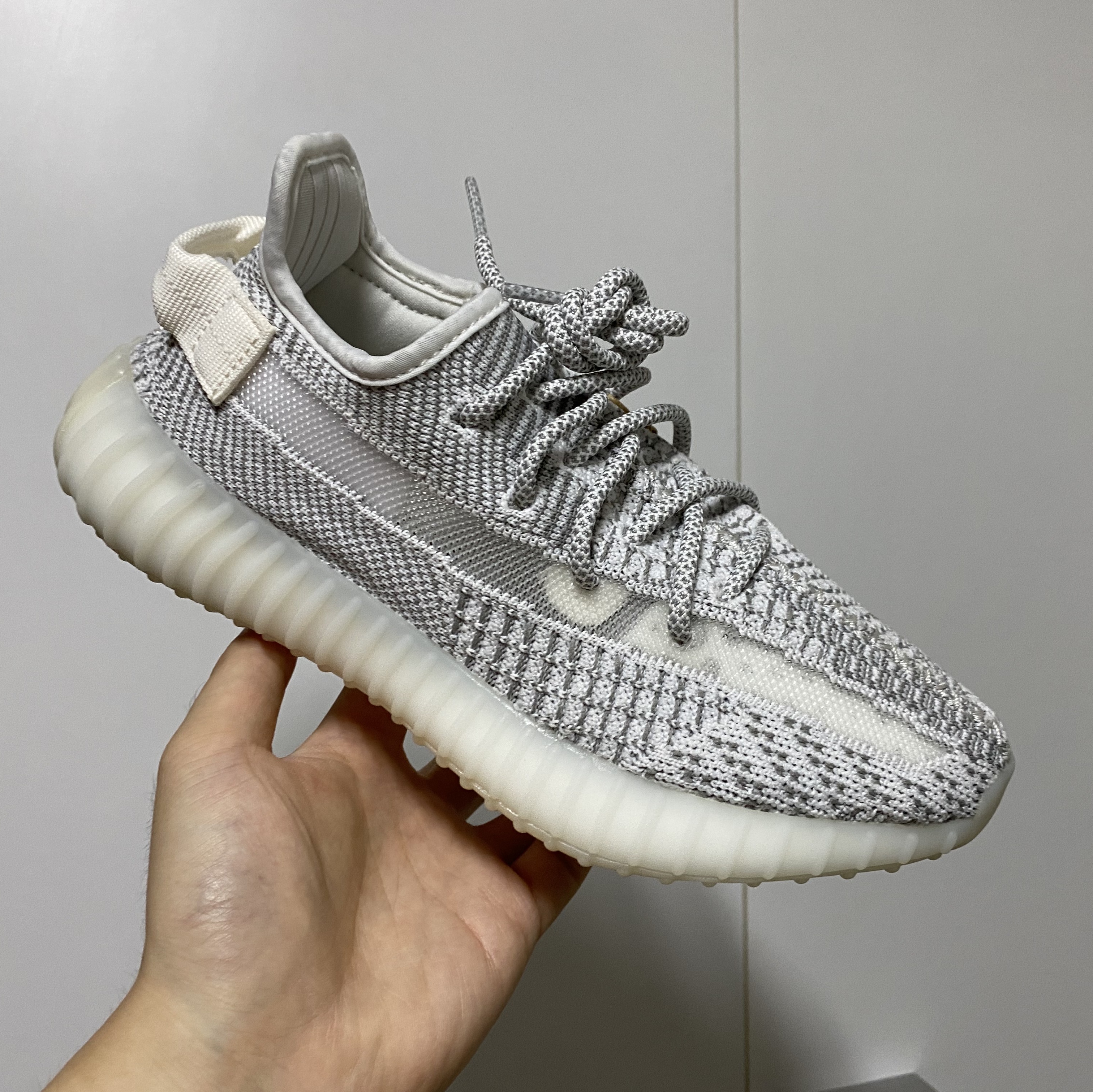 Adidas Yeezy Boost 350 V2 Static 2023 착용 스타일