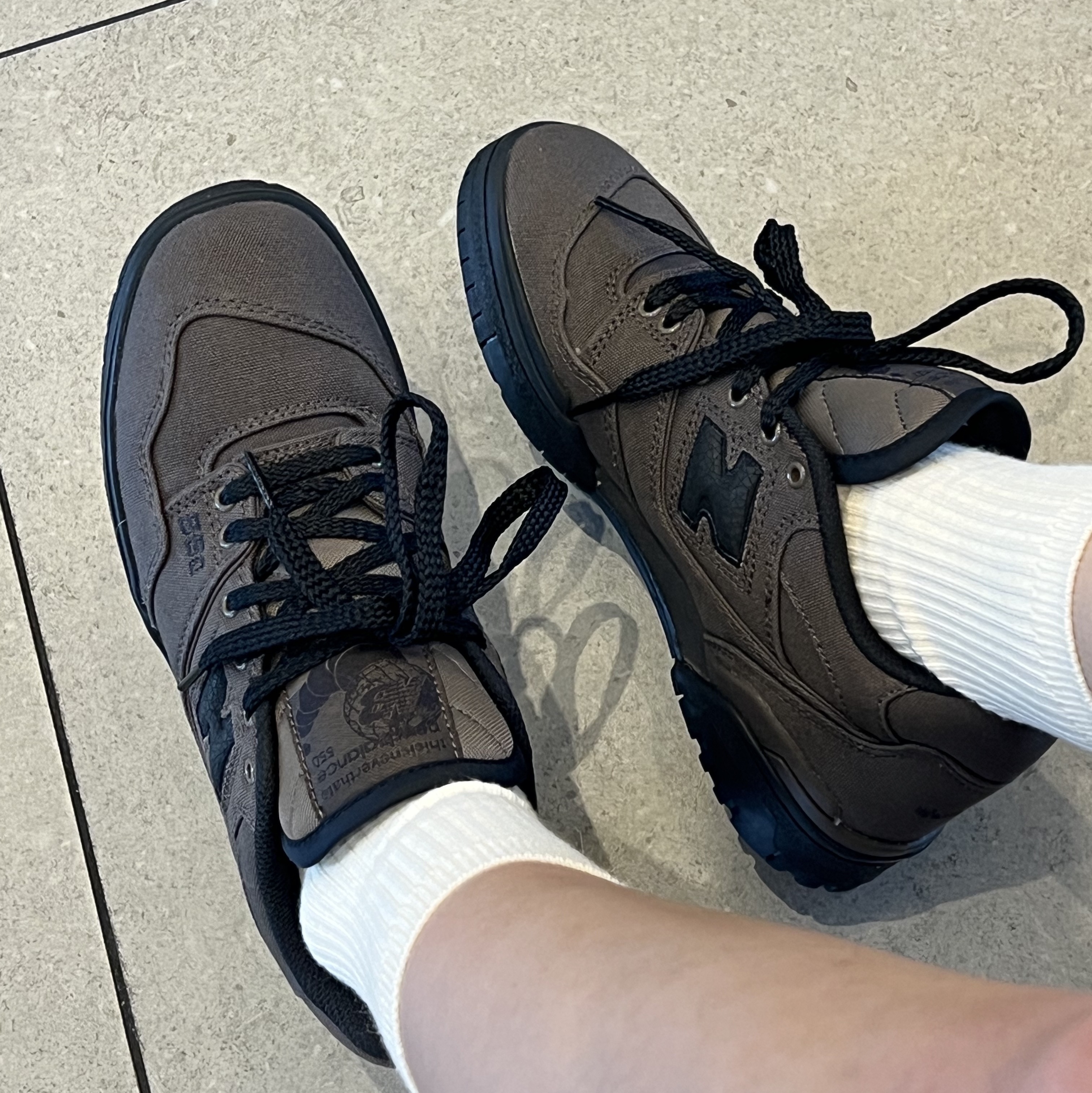 New Balance x Thisisneverthat 550 Brown Black 착용 스타일