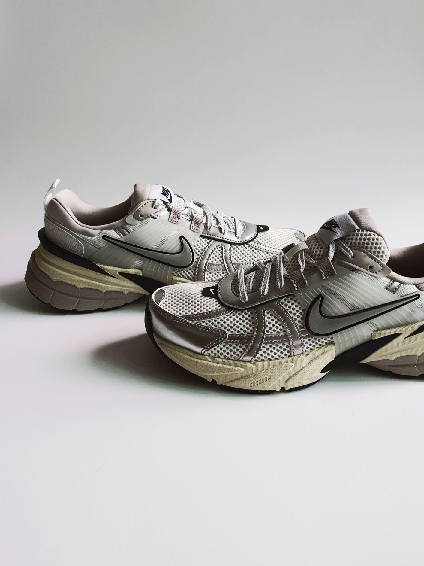 Nike V2K Run Summit White Metallic Silver 착용 스타일