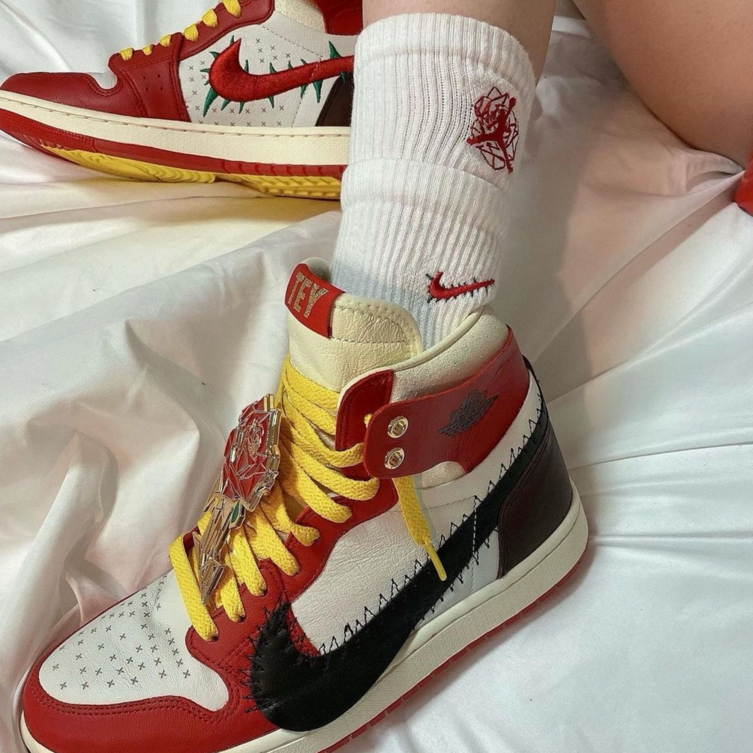 (W) Jordan 1 x Teyana Taylor Zoom CMFT 2 Gym Red 착용 스타일 - 3