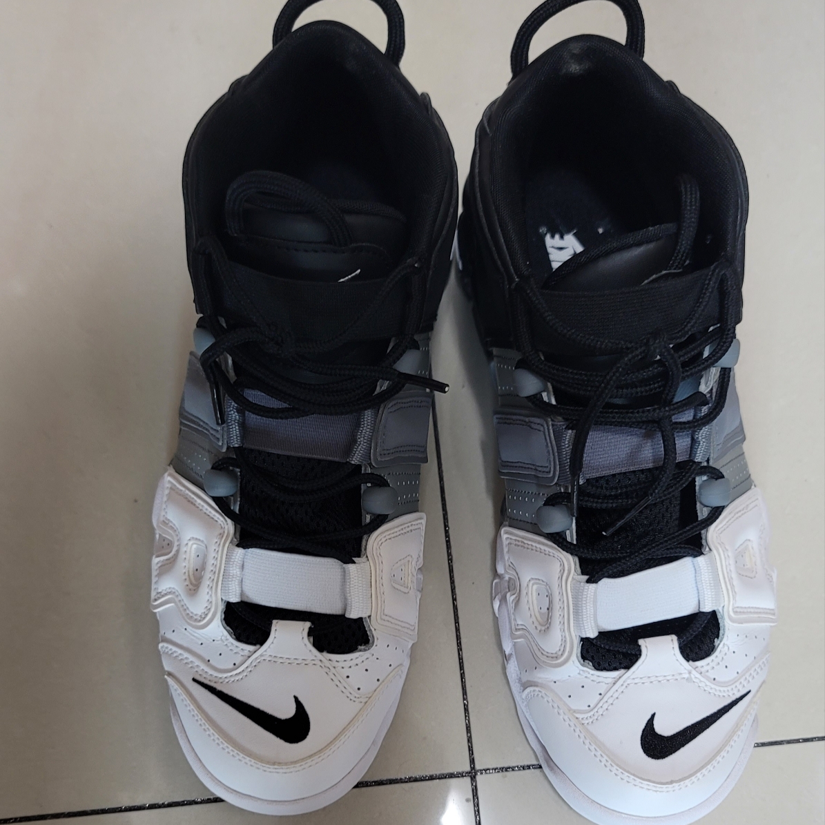 Nike Air More Uptempo Tri-Color 착용 스타일