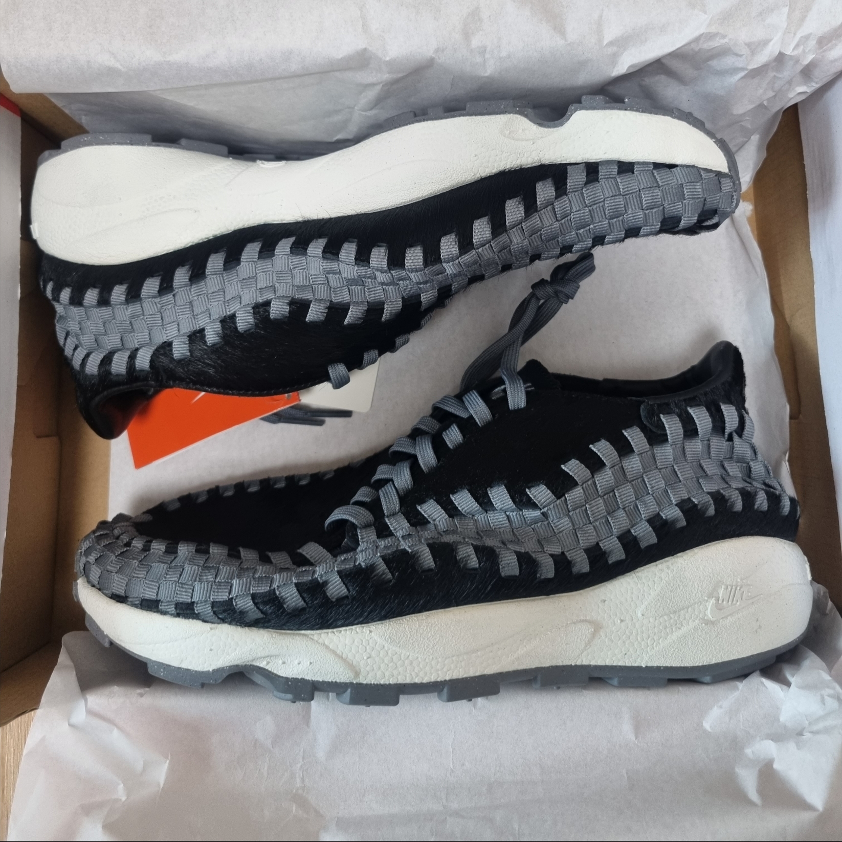 (W) Nike Air Footscape Woven Black and Smoke Grey 착용 스타일