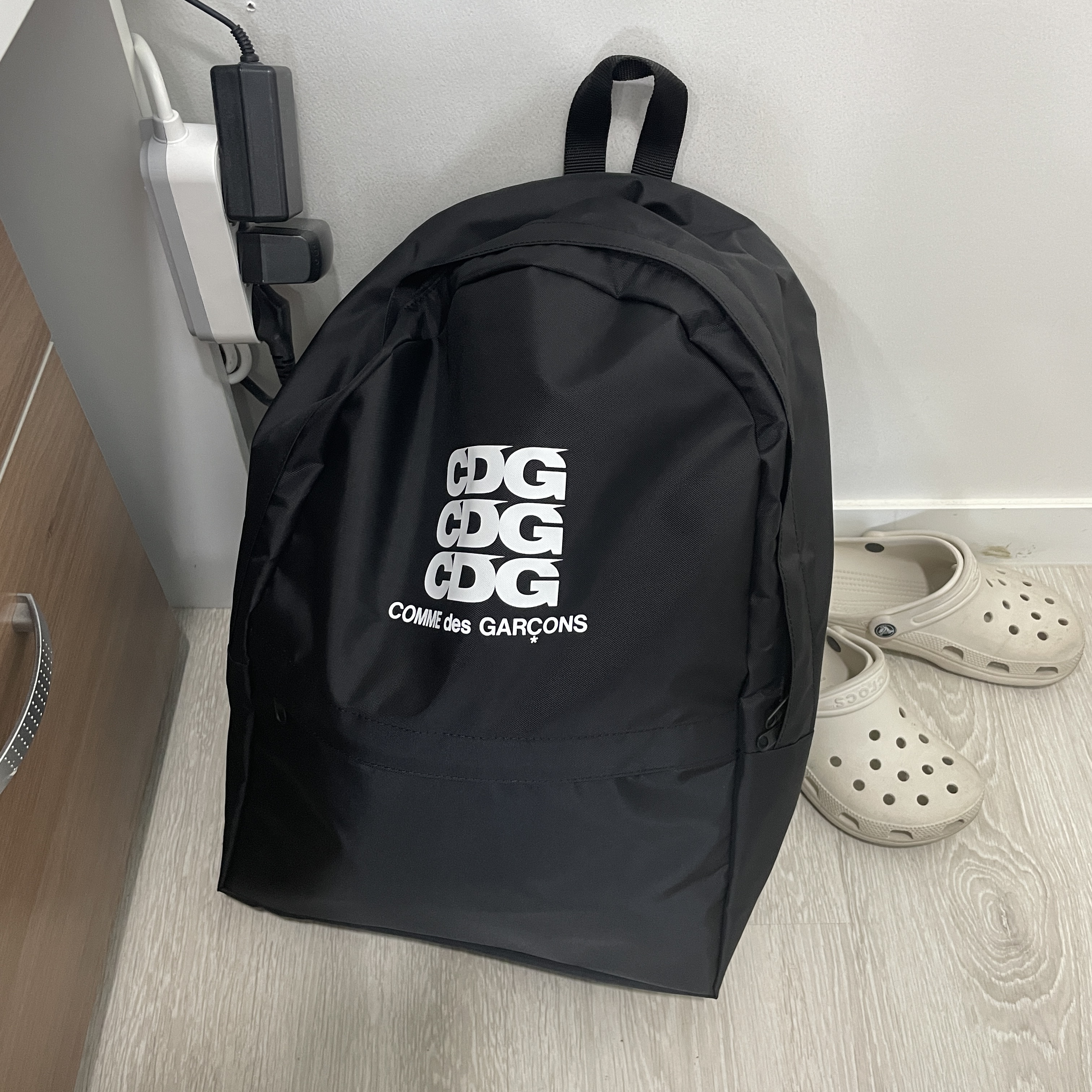 CDG Backpack Black 착용 스타일