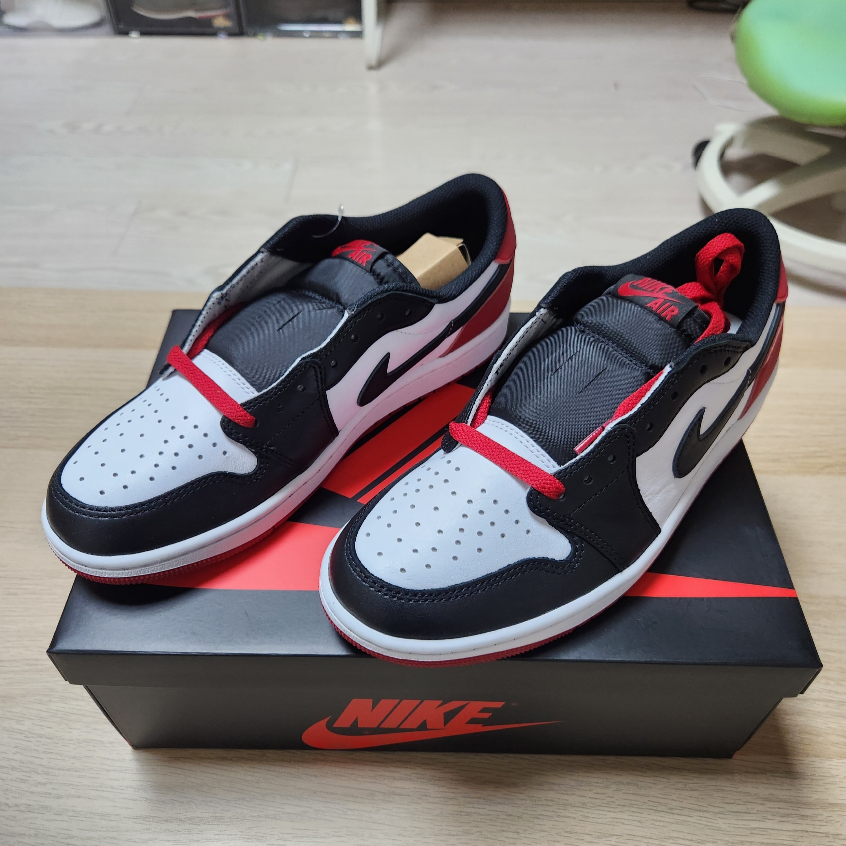 Jordan 1 Retro Low OG Black Toe 착용 스타일 - 1