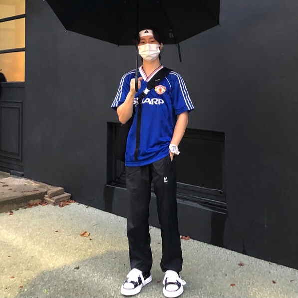 Adidas Manchester United 1988/90 Jersey Collegiate Royal - KR Sizing, Maison Mihara Yasuhiro Peterson OG Sole Canvas Low Sneakers Black 착용 스타일