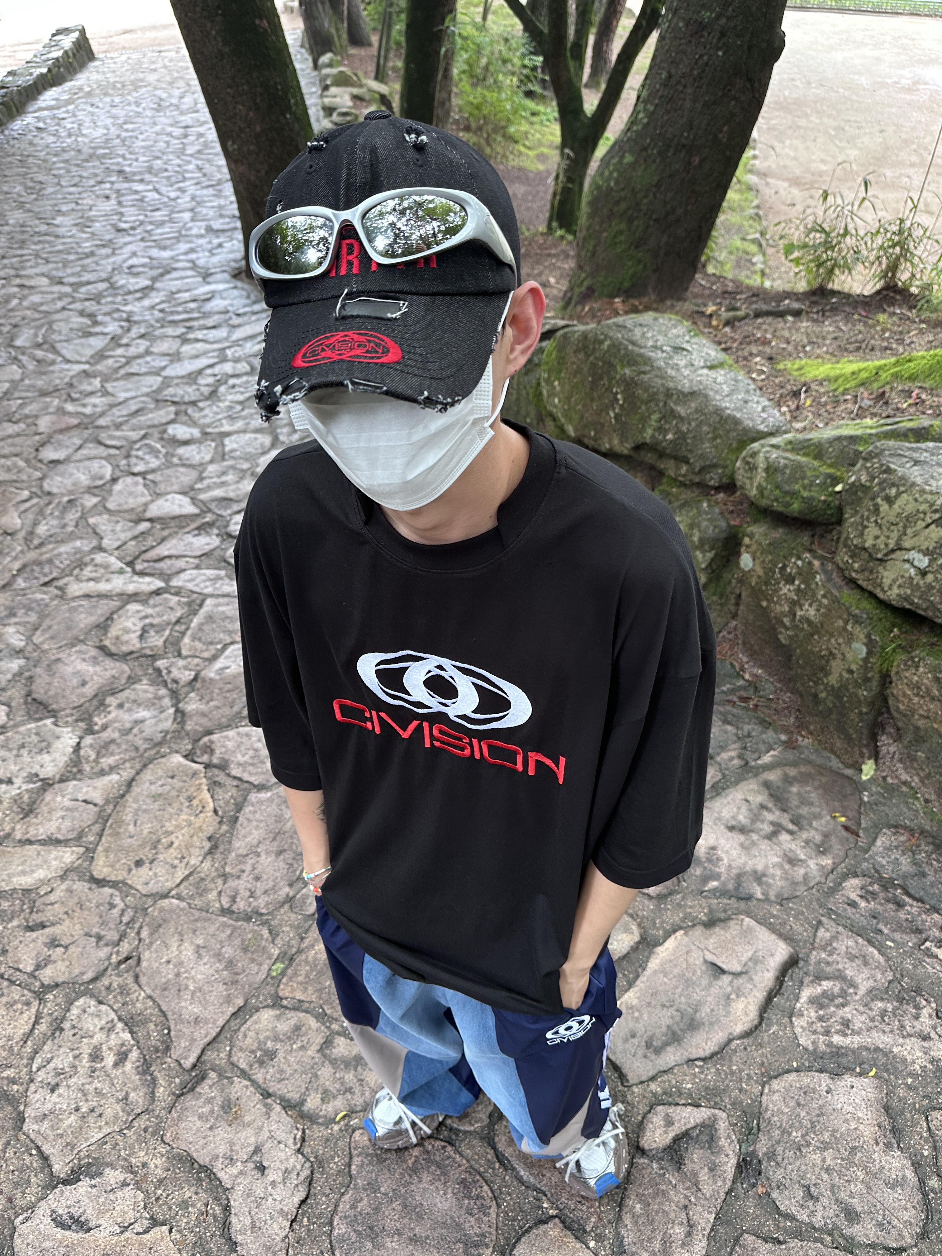 [KREAM 단독] Civision by CSC Hybrid Track Pants Navy, Civision by CSC Vision Logo T-Shirt Black 착용 스타일 - 1
