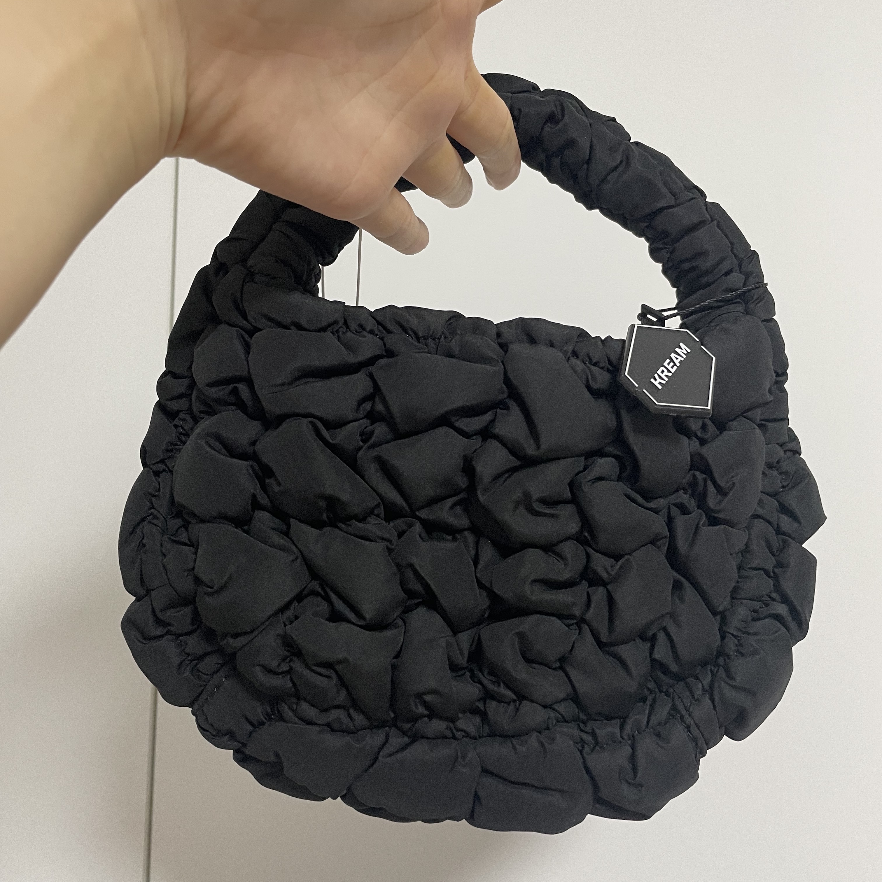 COS Quilted Micro Bag Black 착용 스타일