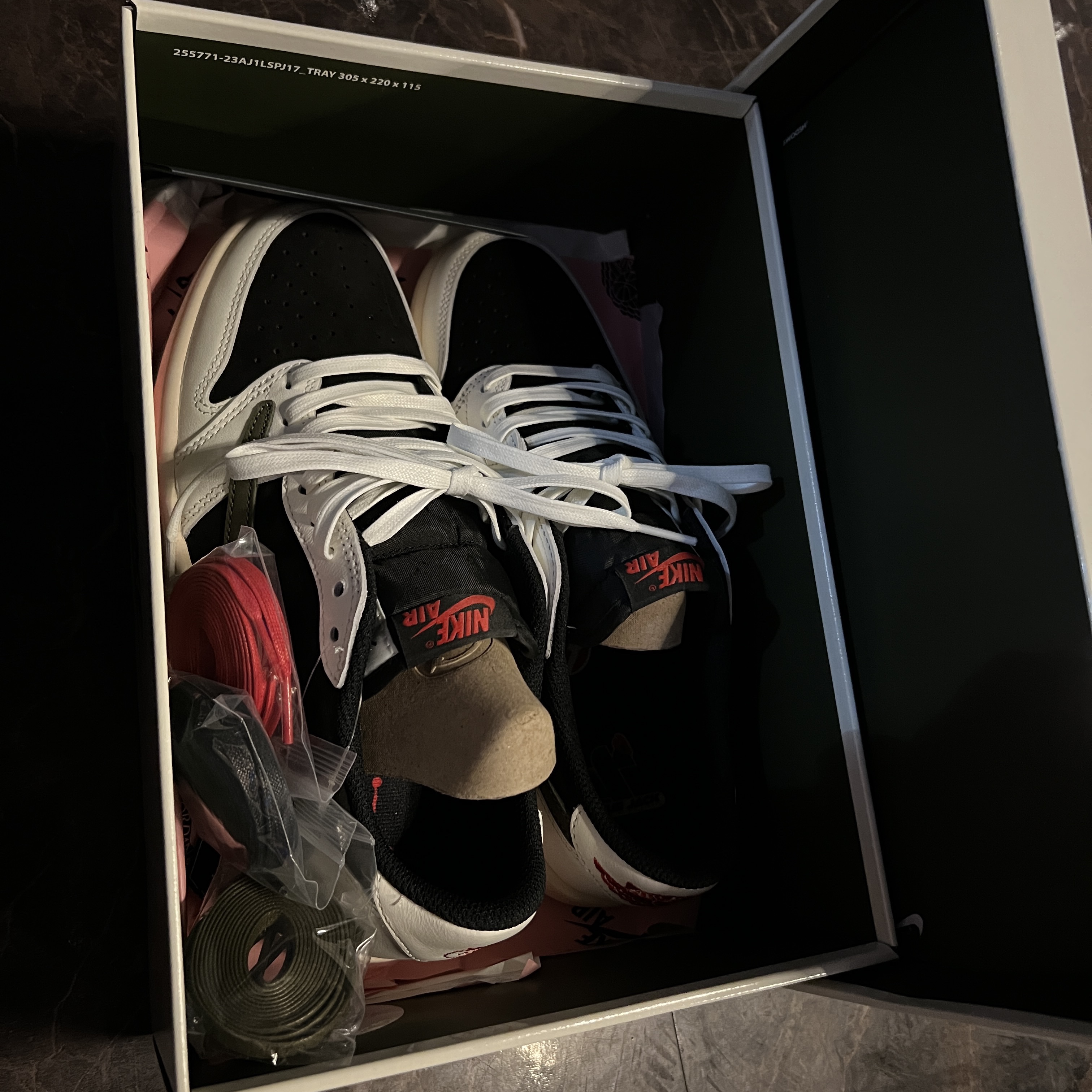 (W) Jordan 1 x Travis Scott Retro Low OG SP Medium Olive 착용 스타일