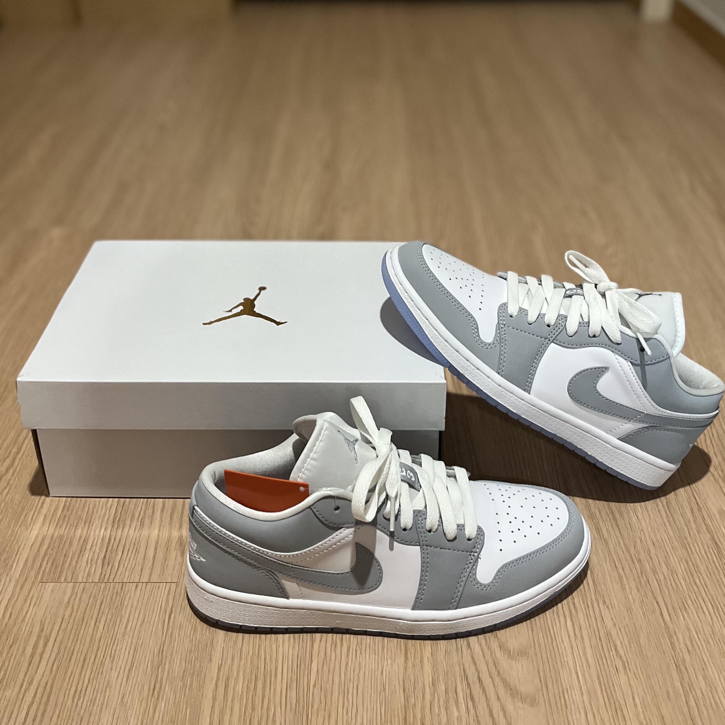 (W) Jordan 1 Low White Wolf Grey 착용 스타일 - 1