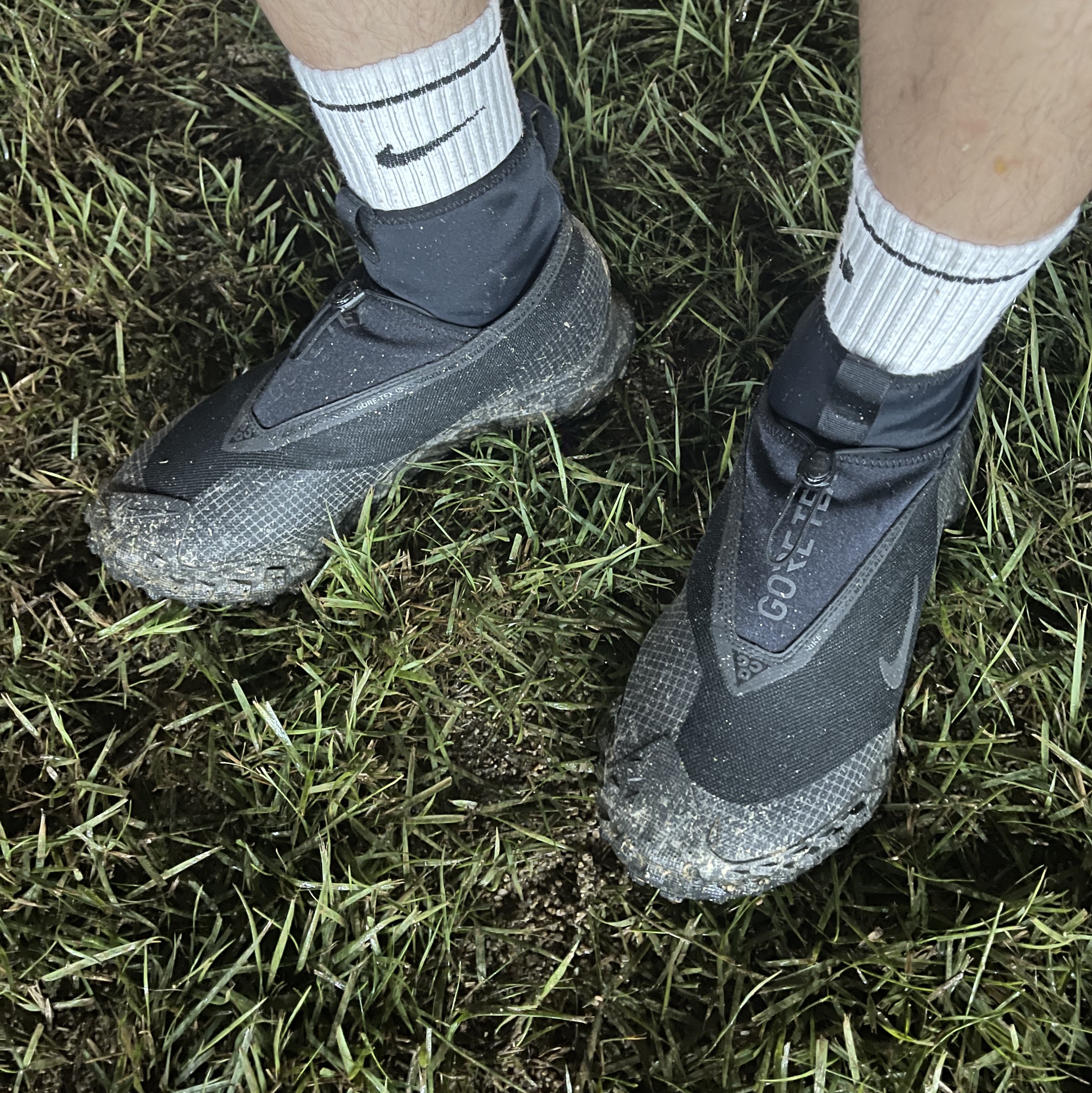 Nike ACG Mountain Fly Gore-Tex Black and Dark Grey 착용 스타일