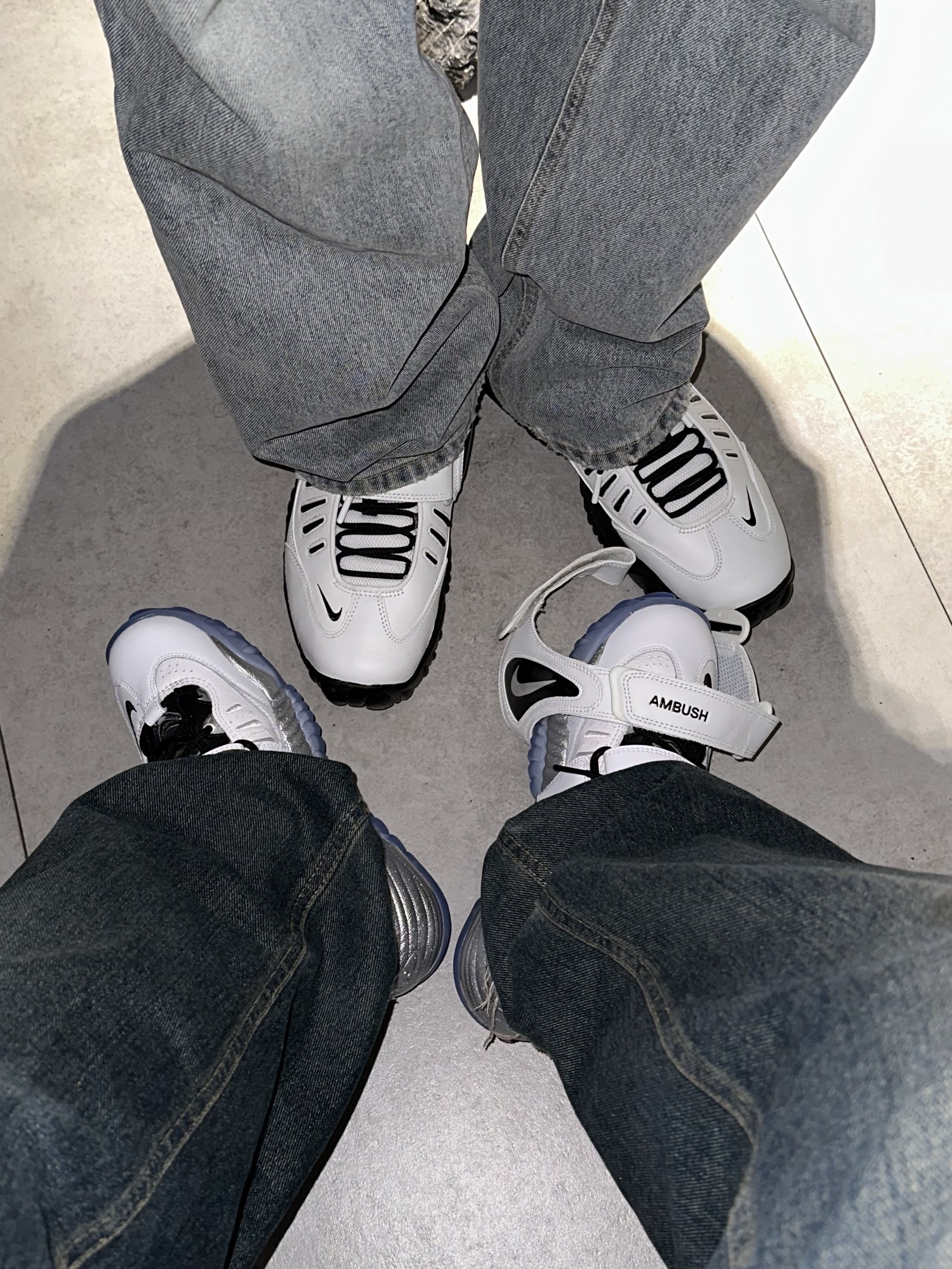 Nike x Ambush Air Adjust Force SP Summit White and Black, (W) Nike Air Adjust Force 2023 Vast Grey and Metallic Silver 착용 스타일