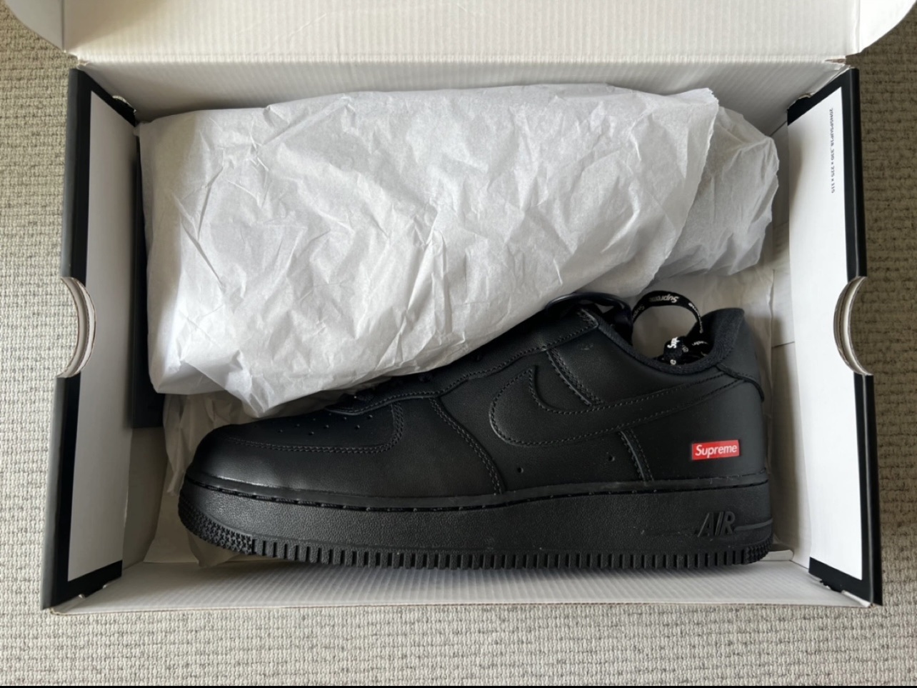 Nike x Supreme Air Force 1 Low Black 착용 스타일 - 1