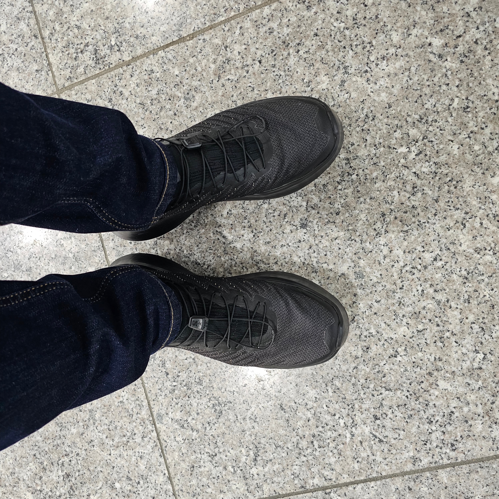 Salomon x Comme des Garcons Pulsar Platform Black 착용 스타일