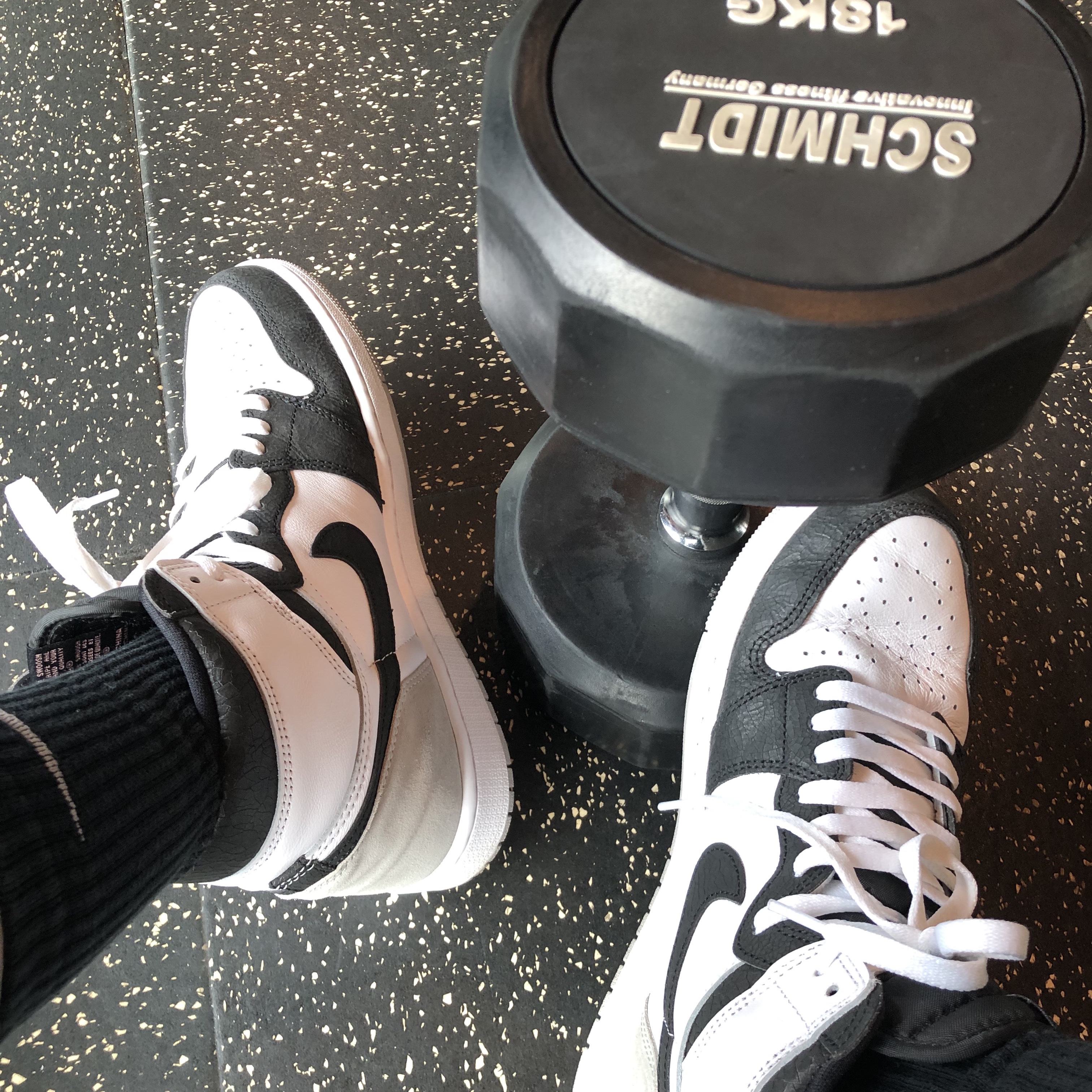 Jordan 1 Retro High OG Bleached Coral 착용 스타일