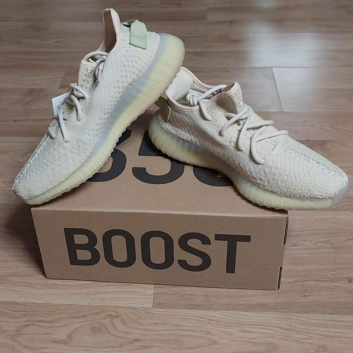 Adidas Yeezy Boost 350 V2 Flax 2022 착용 스타일