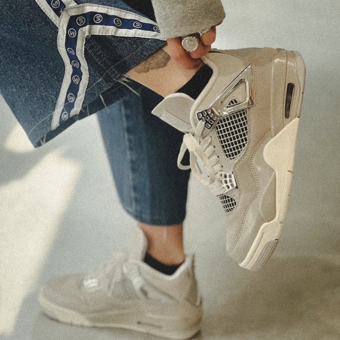 (W) Jordan 4 Retro Frozen Moments 착용 스타일 - 2