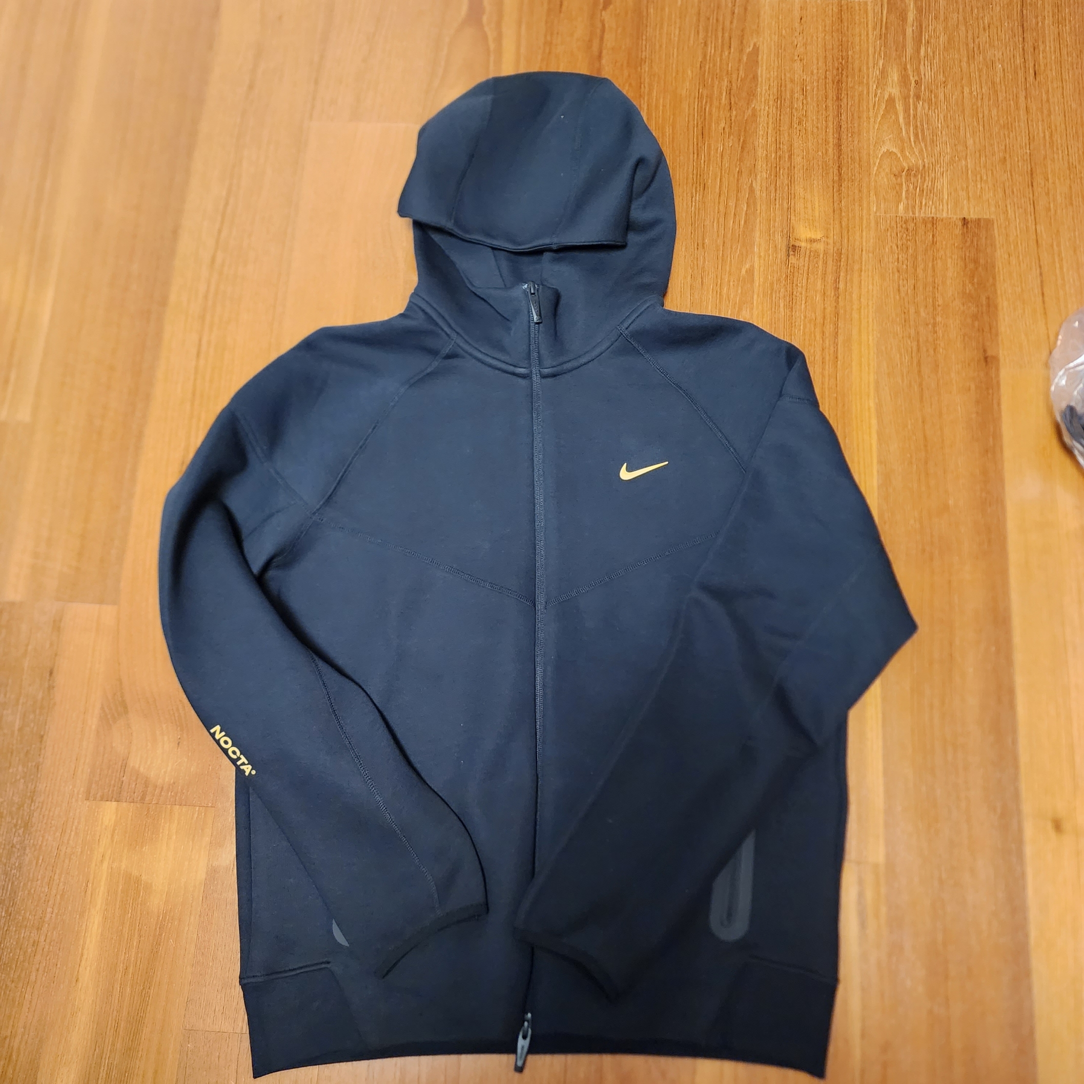 Nike x Drake Nocta Tech Fleece Hoodie Black (FD8453-010) 착용 스타일 - 1