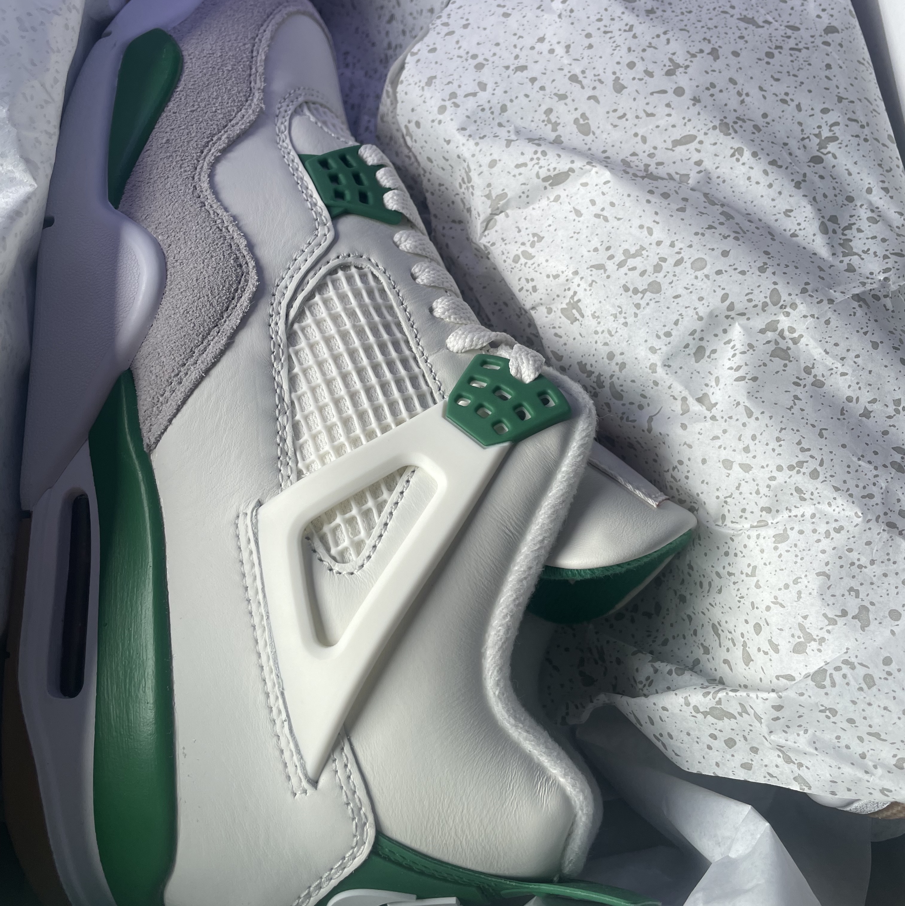 Jordan 4 x Nike SB Retro SP Pine Green 착용 스타일