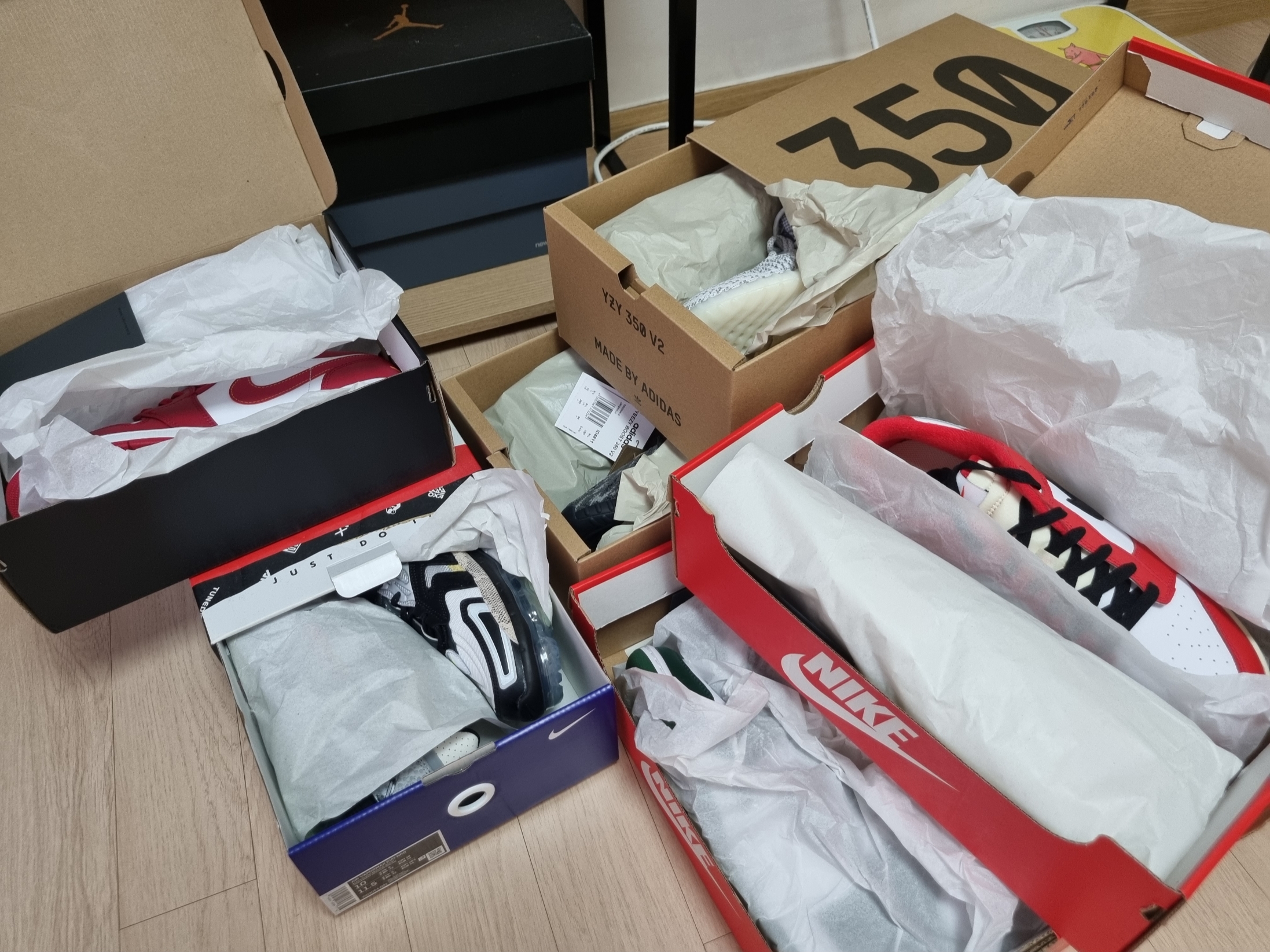 Adidas Yeezy Boost 350 V2 MX Dark Salt, Adidas Yeezy Boost 350 V2 Static 2023 착용 스타일 - 1