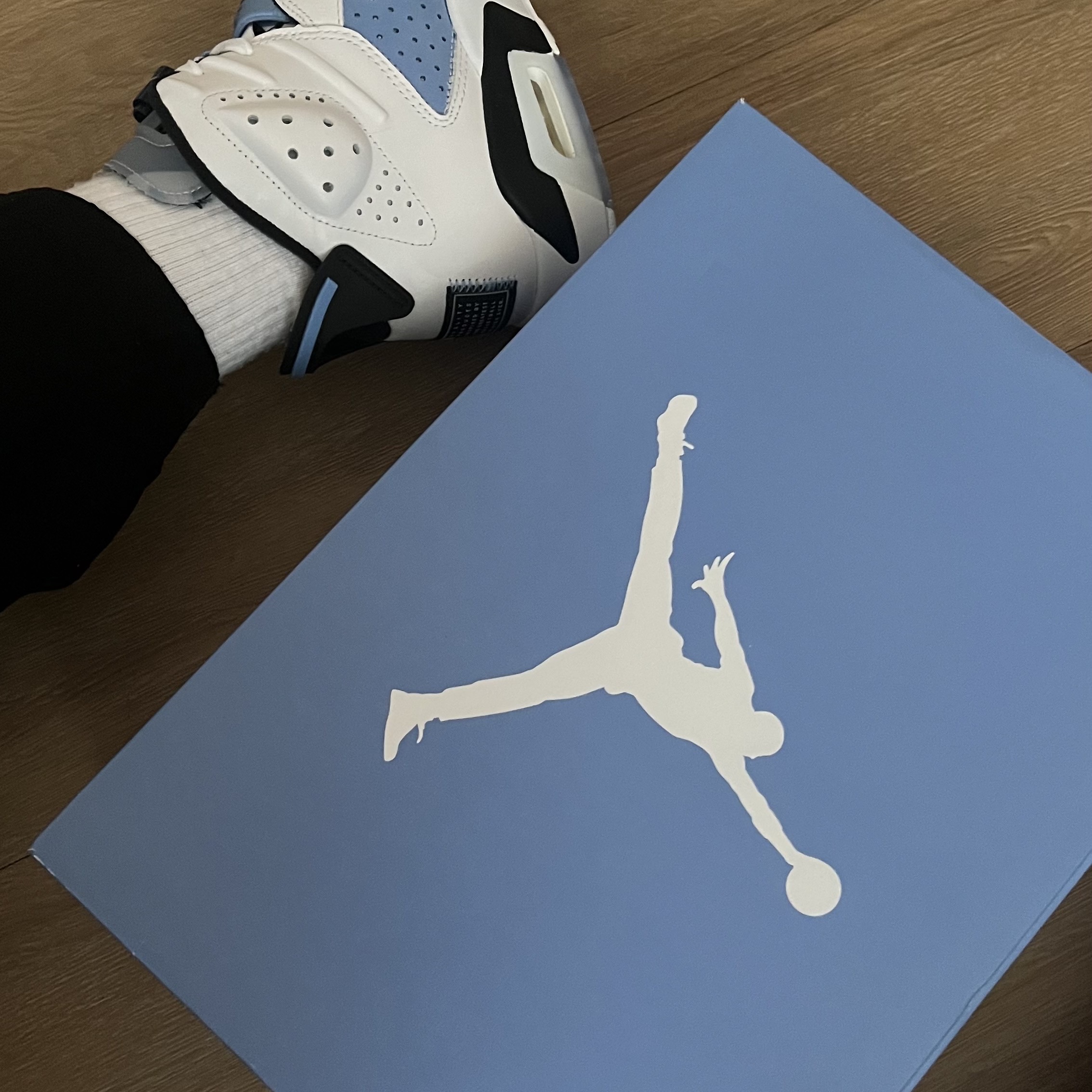 Jordan 6 Retro University Blue 착용 스타일 - 1