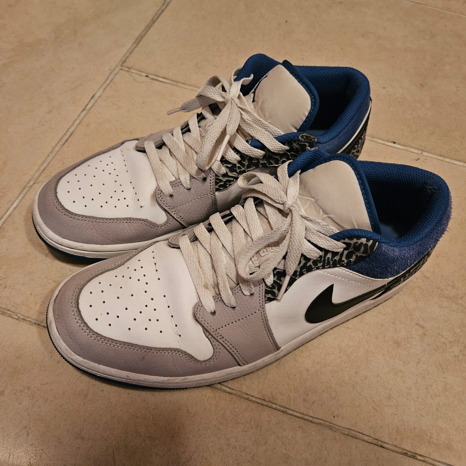 Jordan 1 Low SE White Cement Grey Blue 착용 스타일