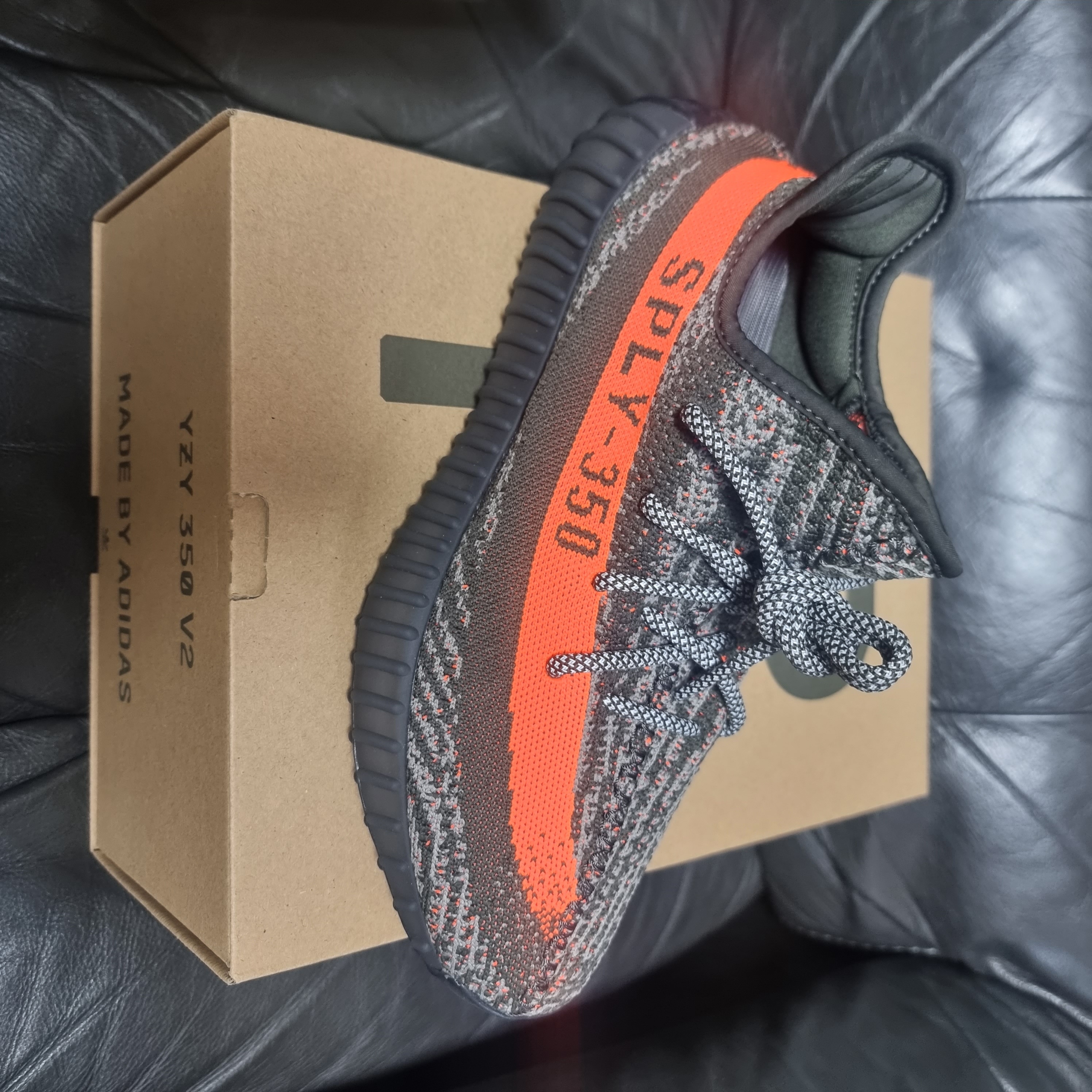 Adidas Yeezy Boost 350 V2 Beluga - Reflective 착용 스타일
