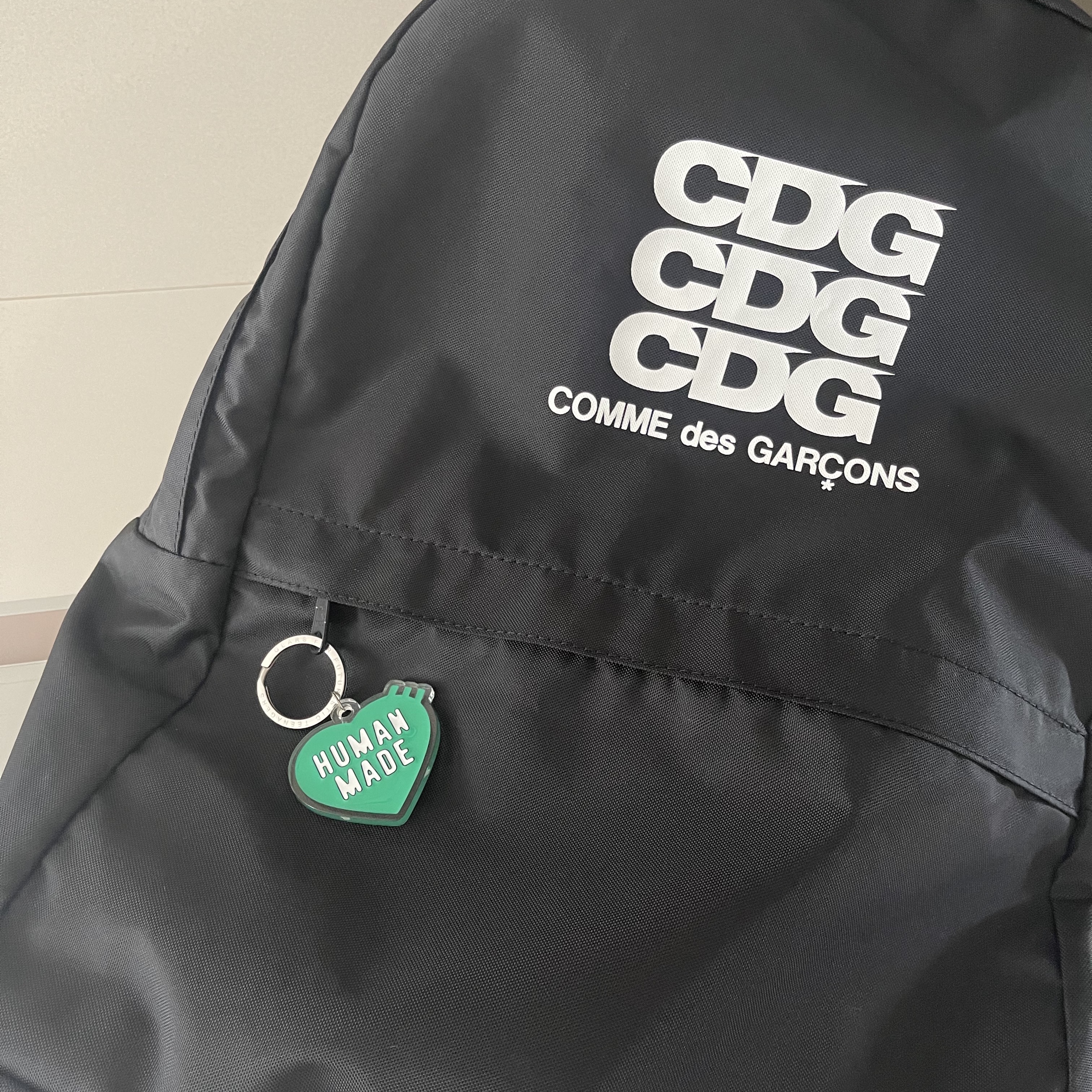 Human Made Acrylic Heart Keyring Green, CDG Backpack Black 착용 스타일