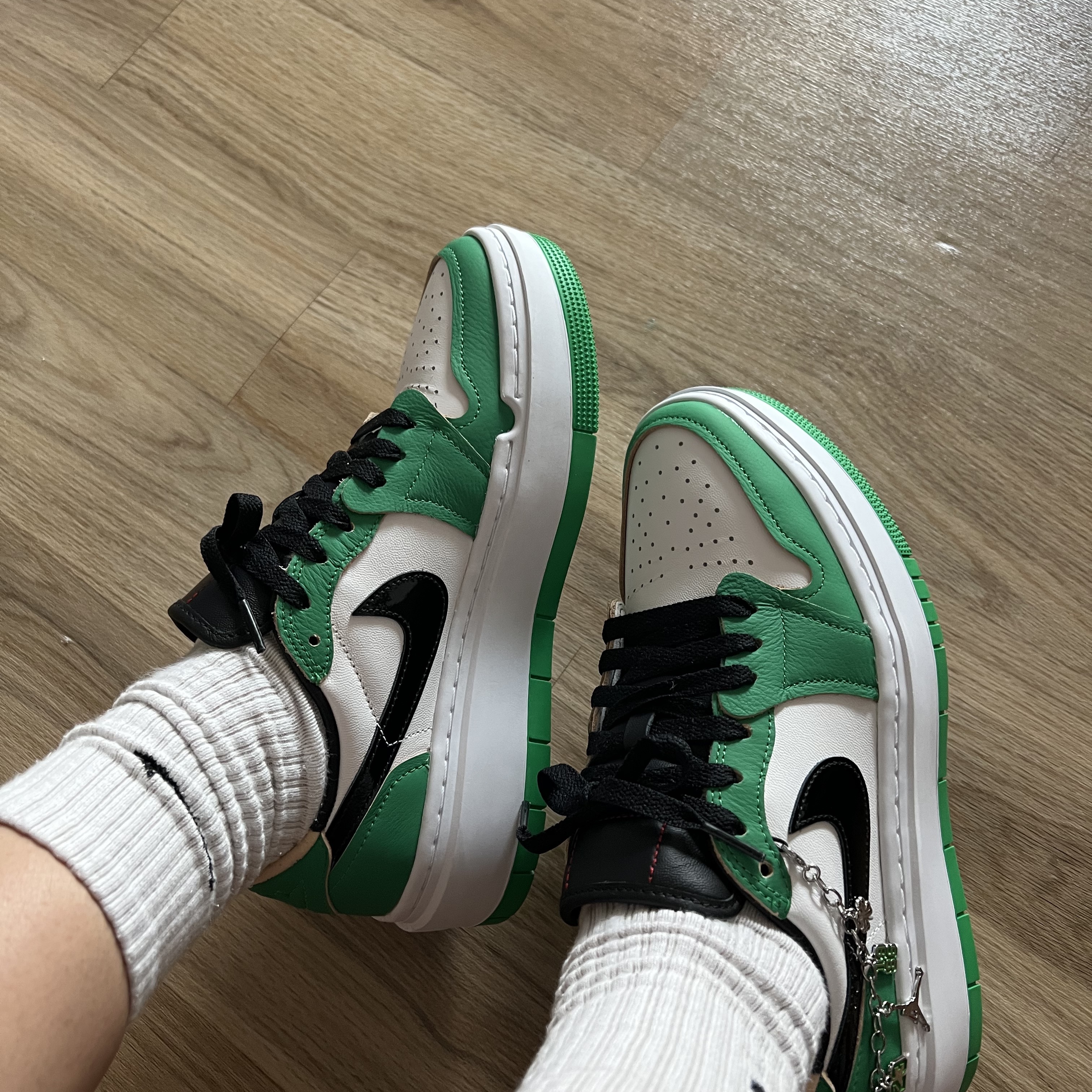 (W) Jordan 1 Elevate Low SE Lucky Green 착용 스타일