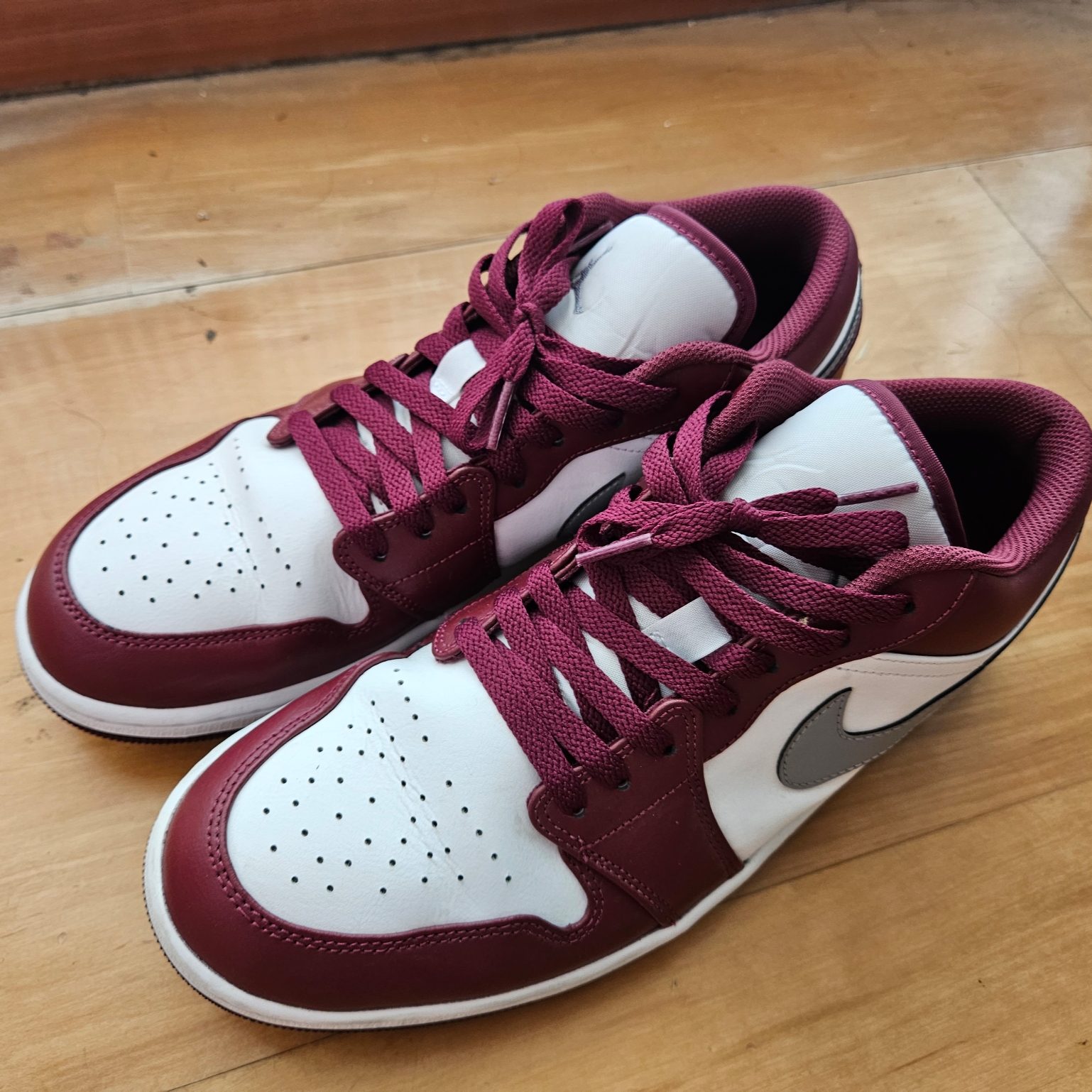 Jordan 1 Low Cherrywood Red 착용 스타일