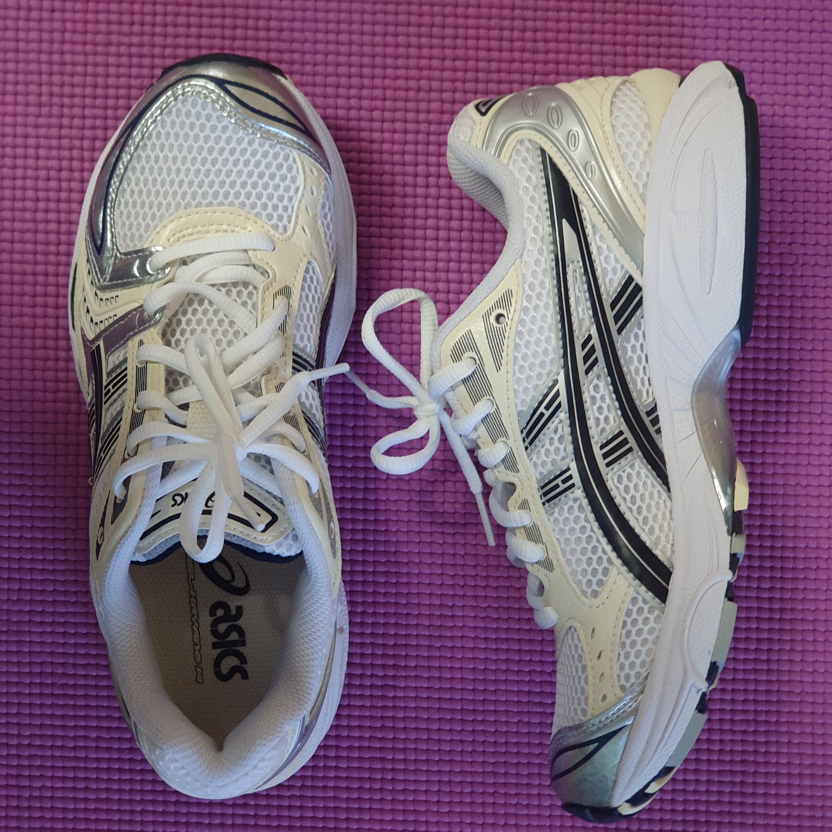(W) Asics Gel-Kayano 14 White Midnight 착용 스타일