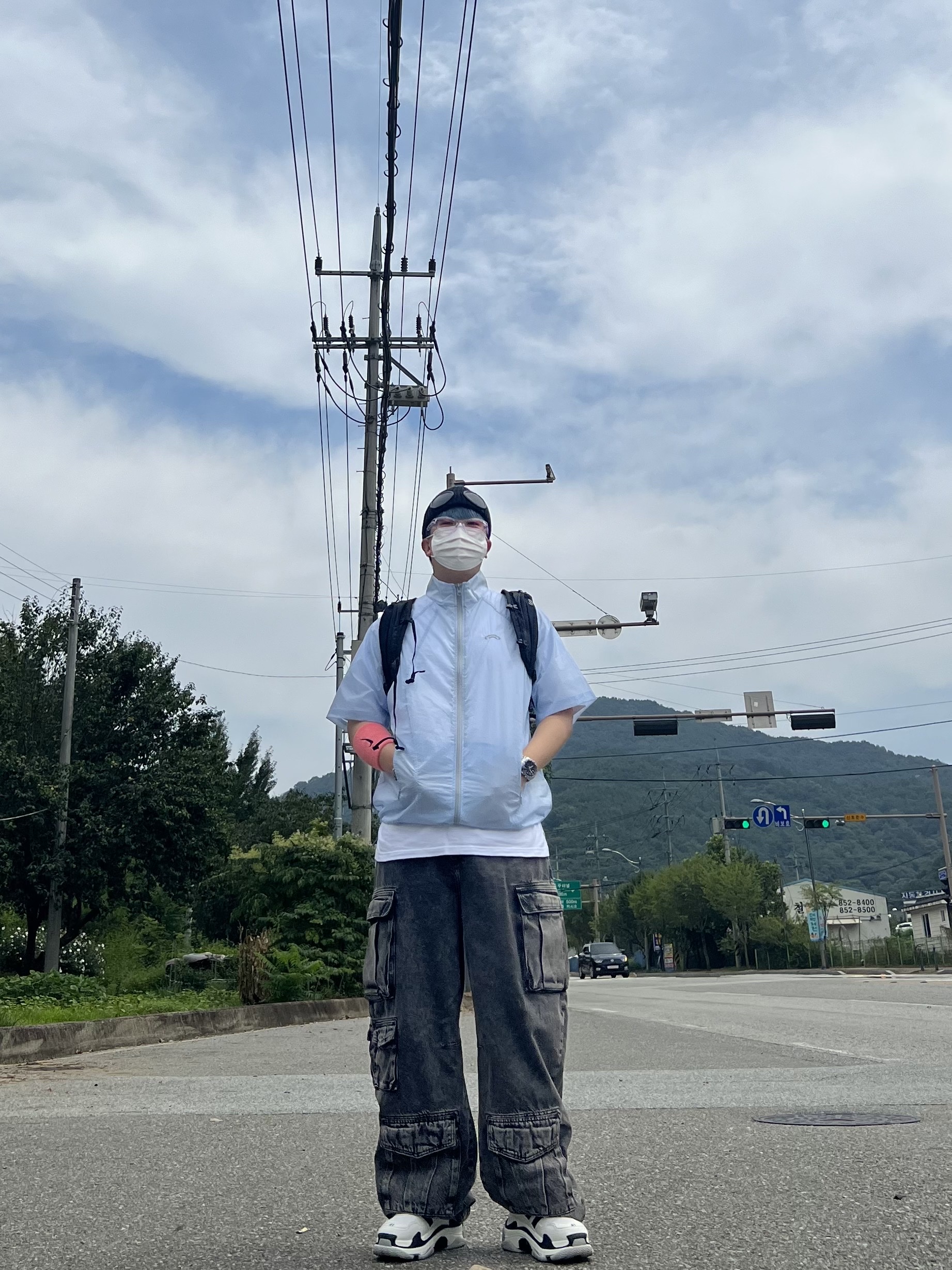 Balenciaga x Adidas Triple S Sneakers White Black, Art of Field Packable Short Sleeved Half Jacket Ice 착용 스타일 - 1
