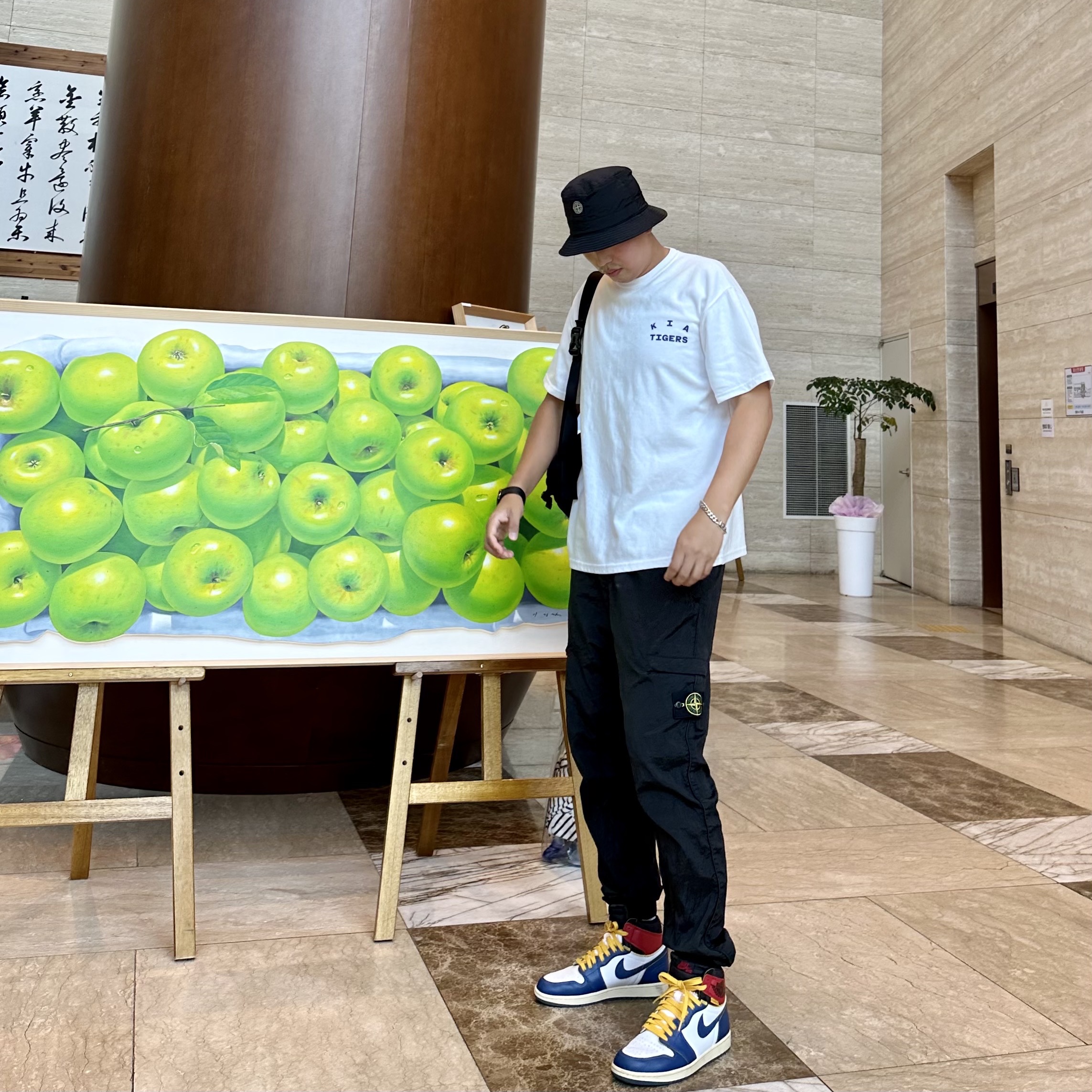 Stone Island 99376 Nylon Metal in Econyl Regenerated Nylon Bucket Hat Black - 23SS, Kia Tigers x IAB Studio Brand Day T-Shirt White 착용 스타일 - 1