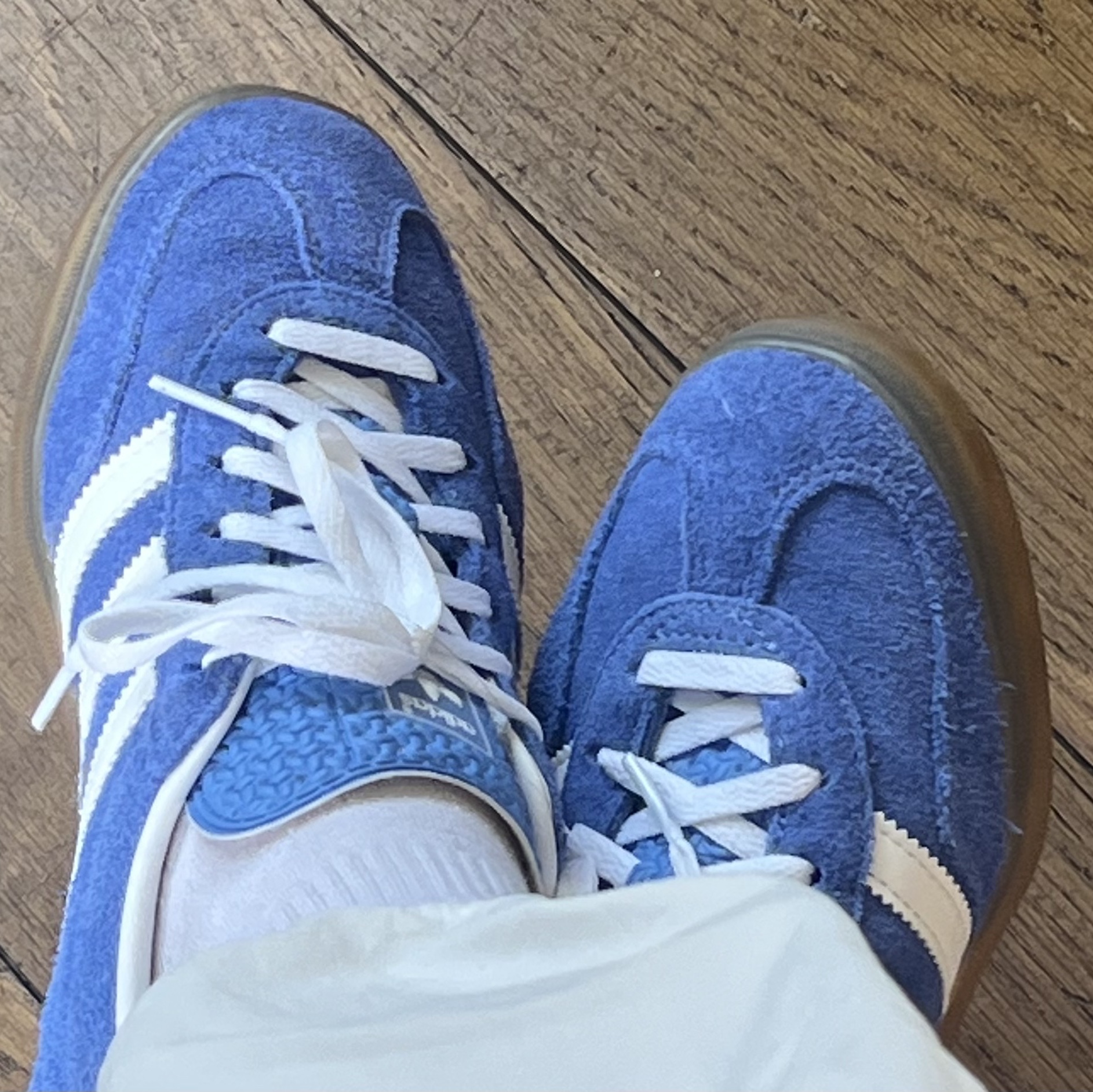 (W) Adidas Gazelle Indoor Blue Fusion Cloud White 착용 스타일