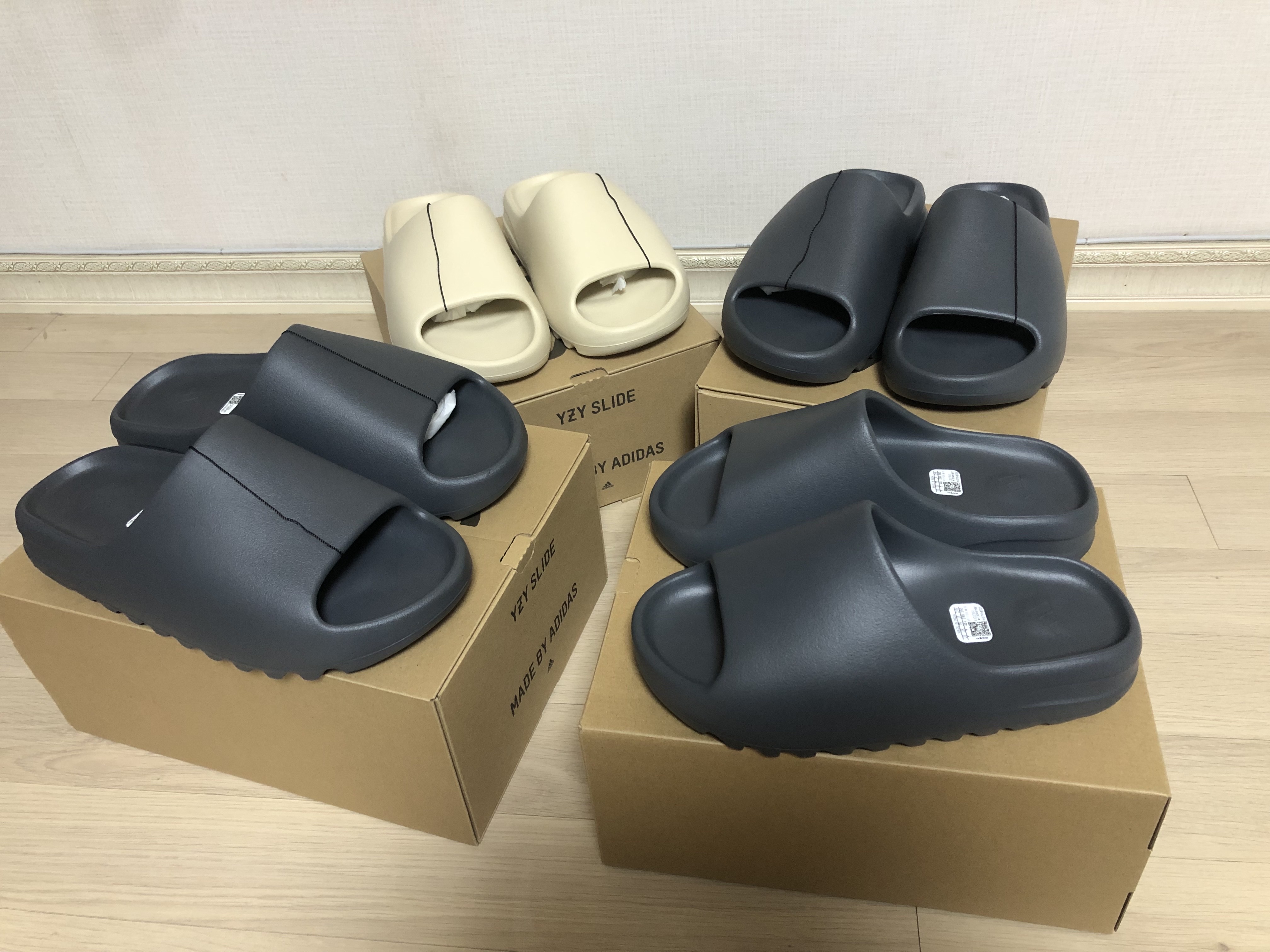 Adidas Yeezy Slide Bone 2022/2023, Adidas Yeezy Slide Slate Grey 착용 스타일 - 1