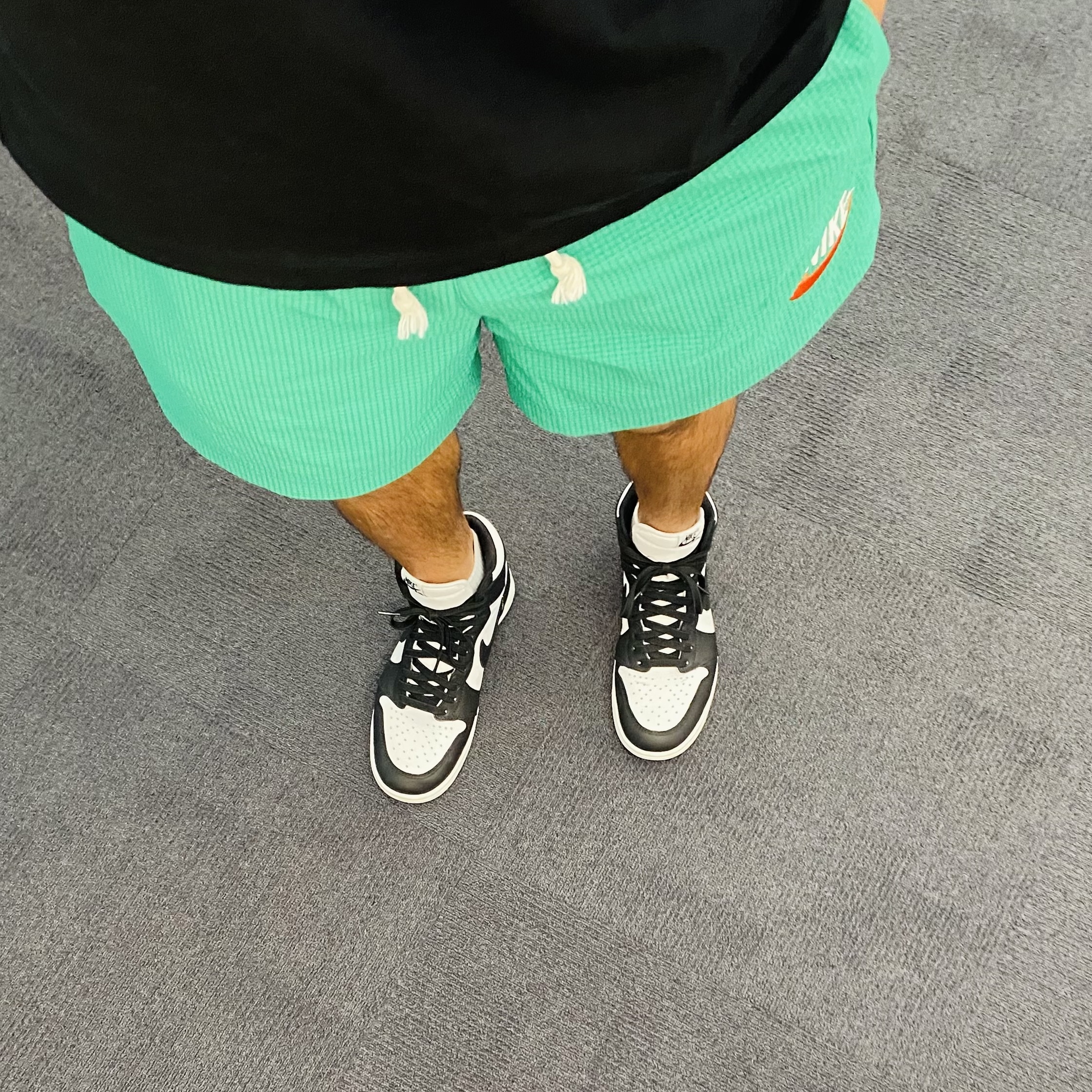 Jordan 1 High 85 Black White, Nike NSW Woven Shorts Malachite - US/EU 착용 스타일