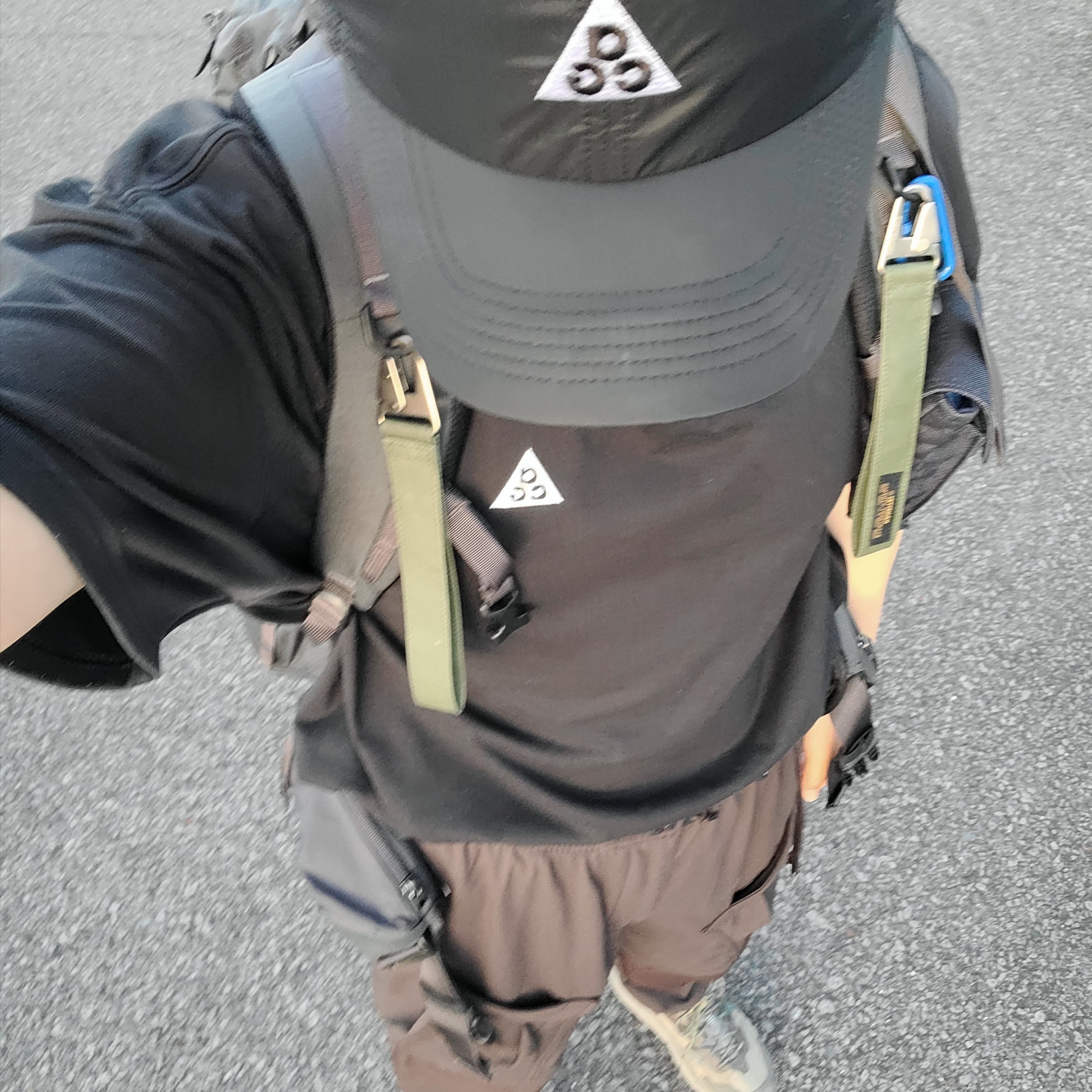 Nike ACG Smith Summit Cargo Pants Velvet Brown - Asia, Nike ACG LBR T-Shirt Black - Asia 착용 스타일 - 3