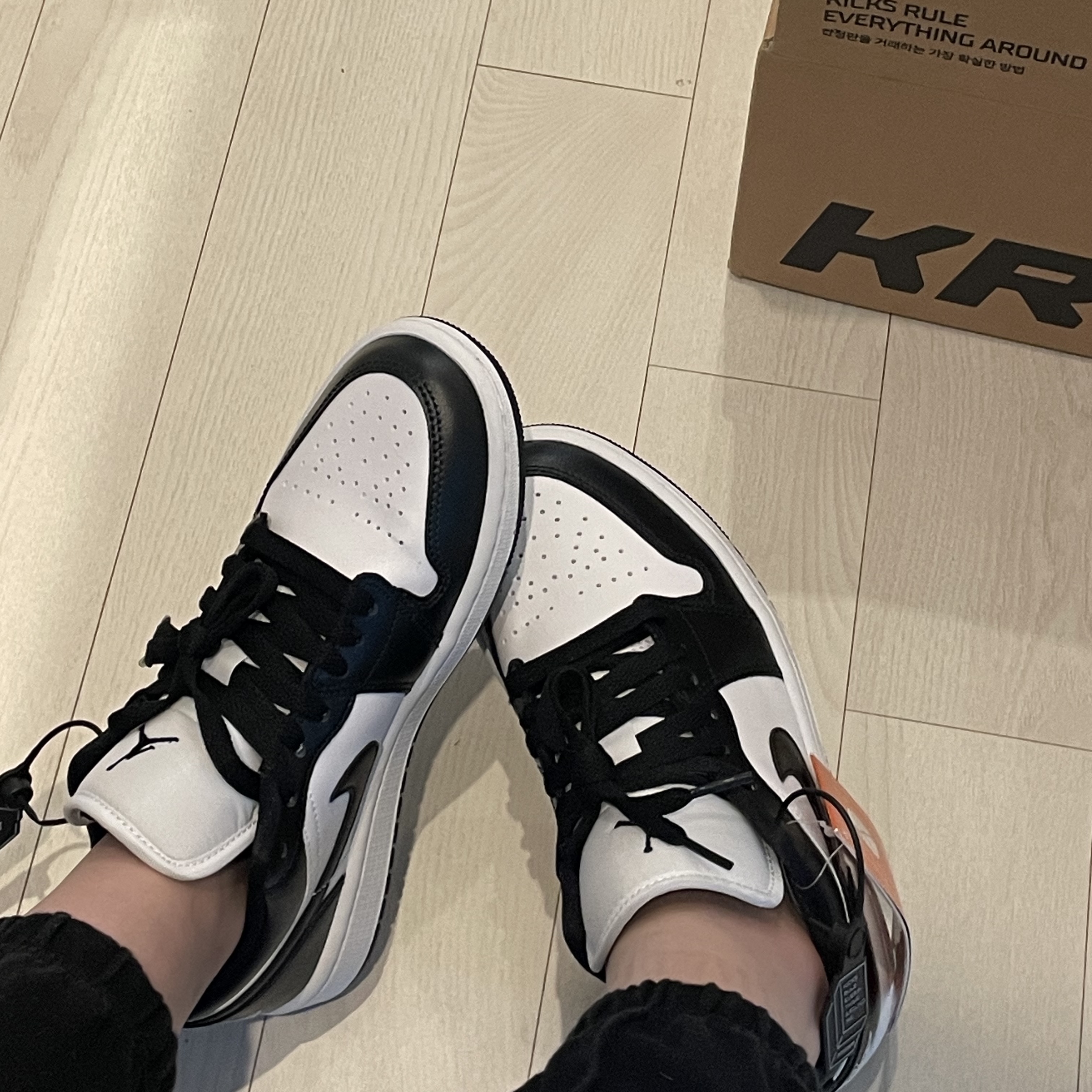 (W) Jordan 1 Low Black and White 착용 스타일
