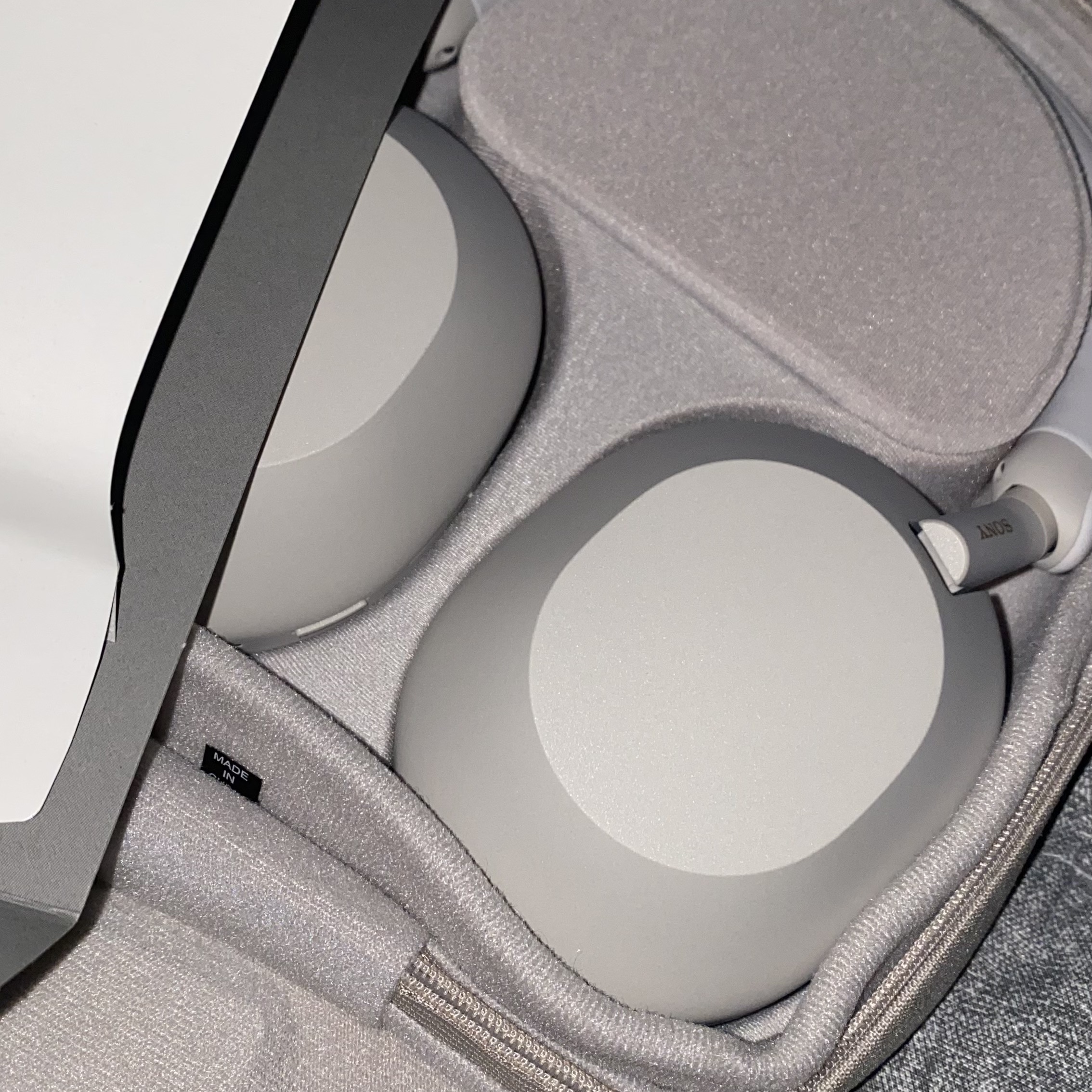 Sony WH-1000XM5 Silver (Korean Ver.) 착용 스타일