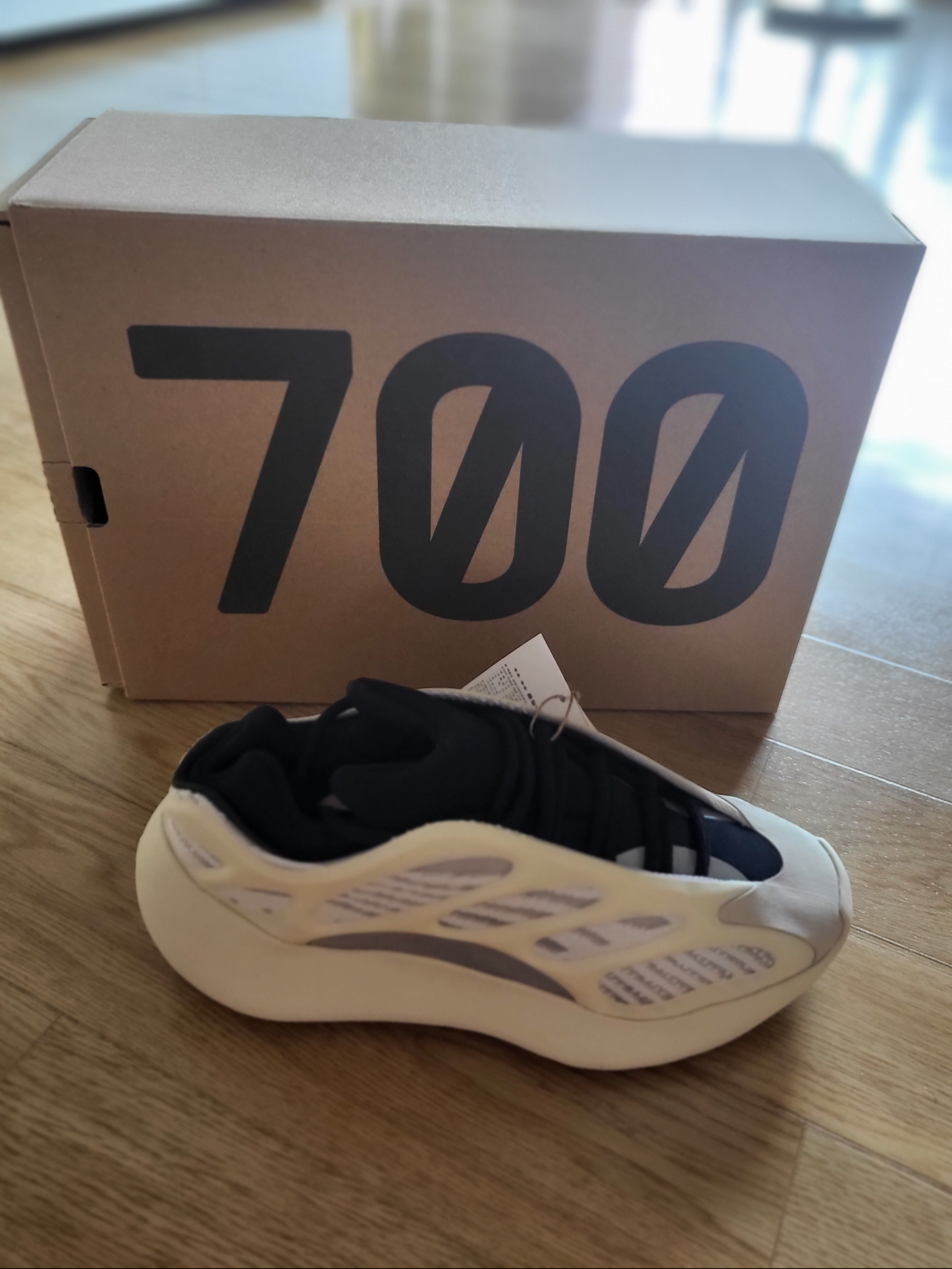 Adidas Yeezy 700 V3 Azael 2022/2023 착용 스타일