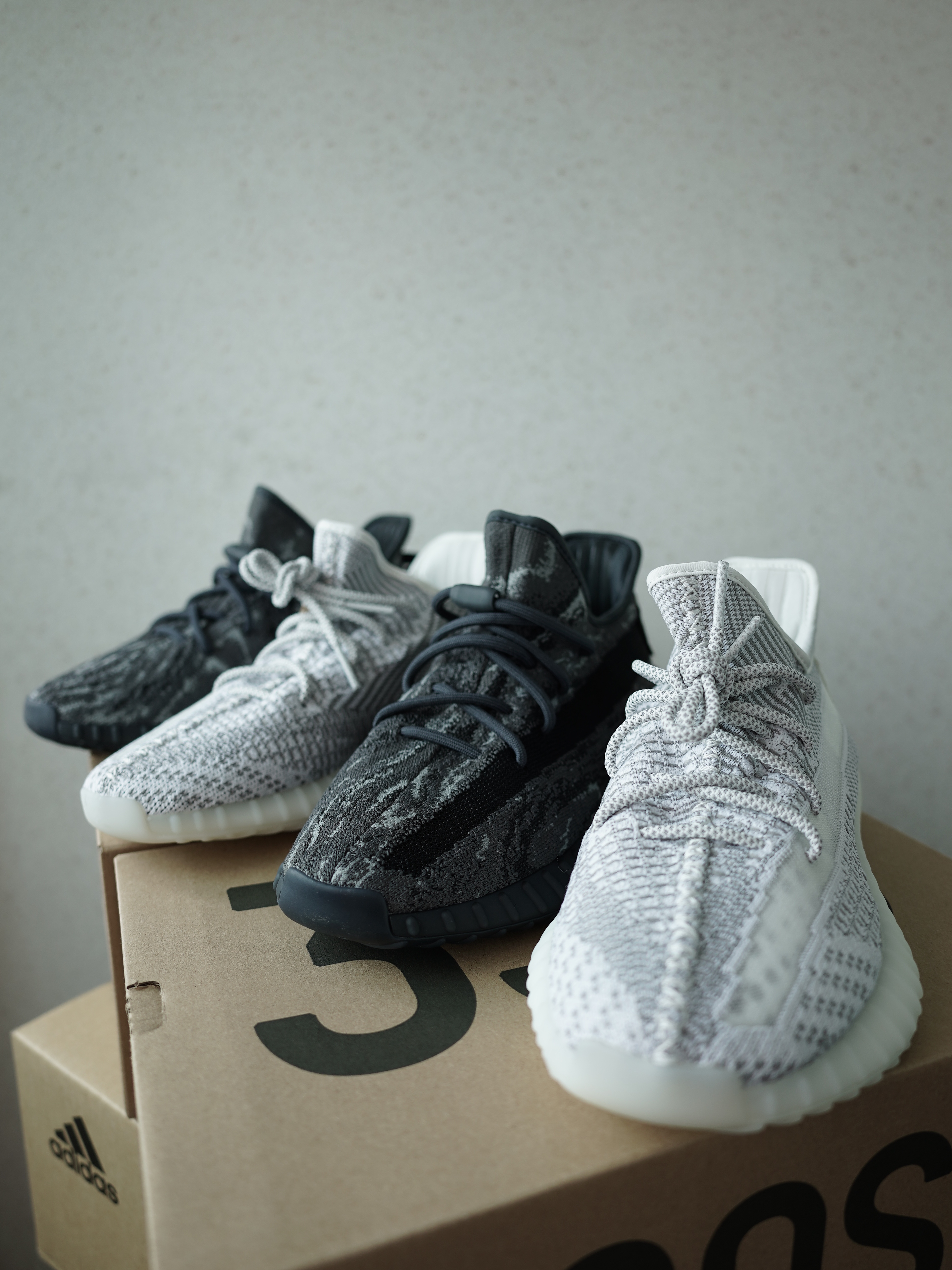 Adidas Yeezy Boost 350 V2 MX Dark Salt 착용 스타일 - 3