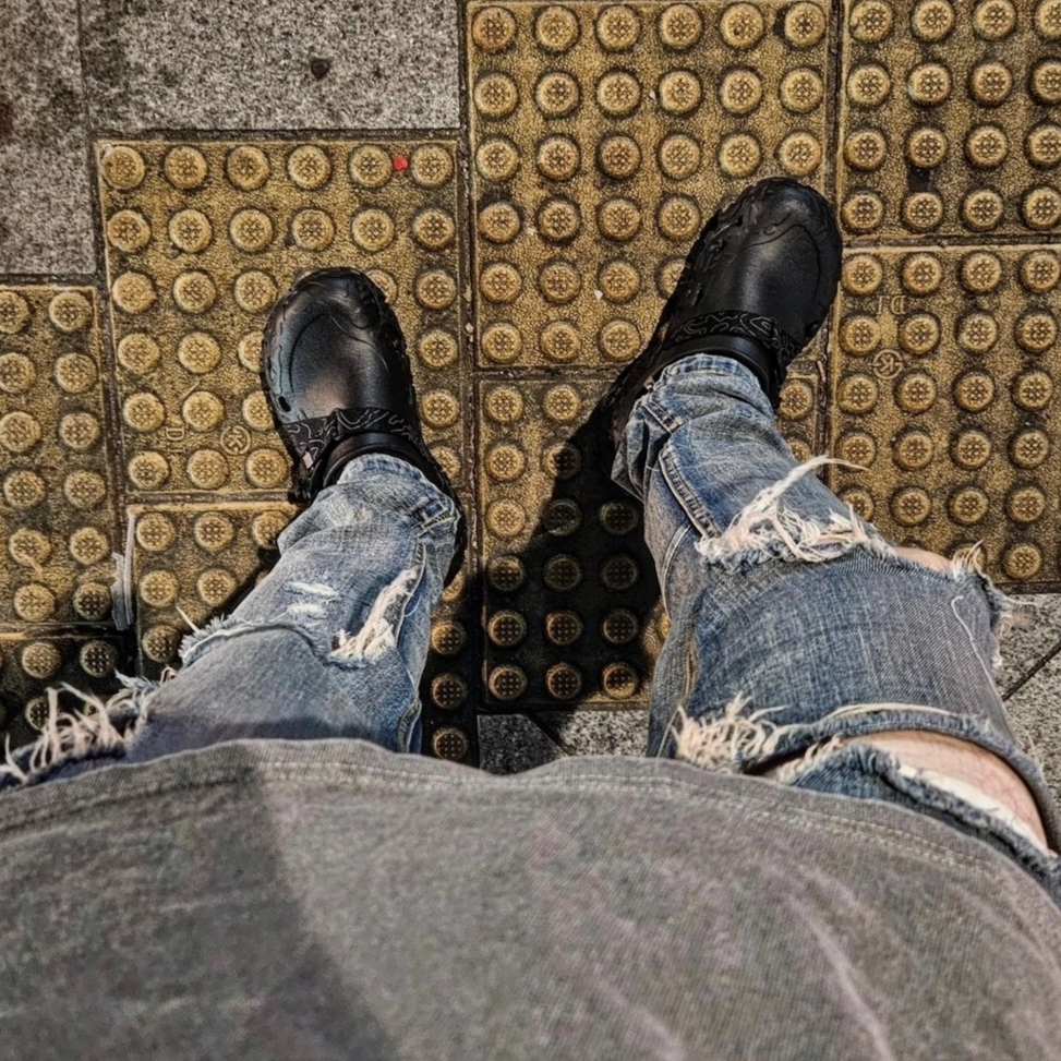 Crocs All Terrain Atlas Black 착용 스타일 - 3
