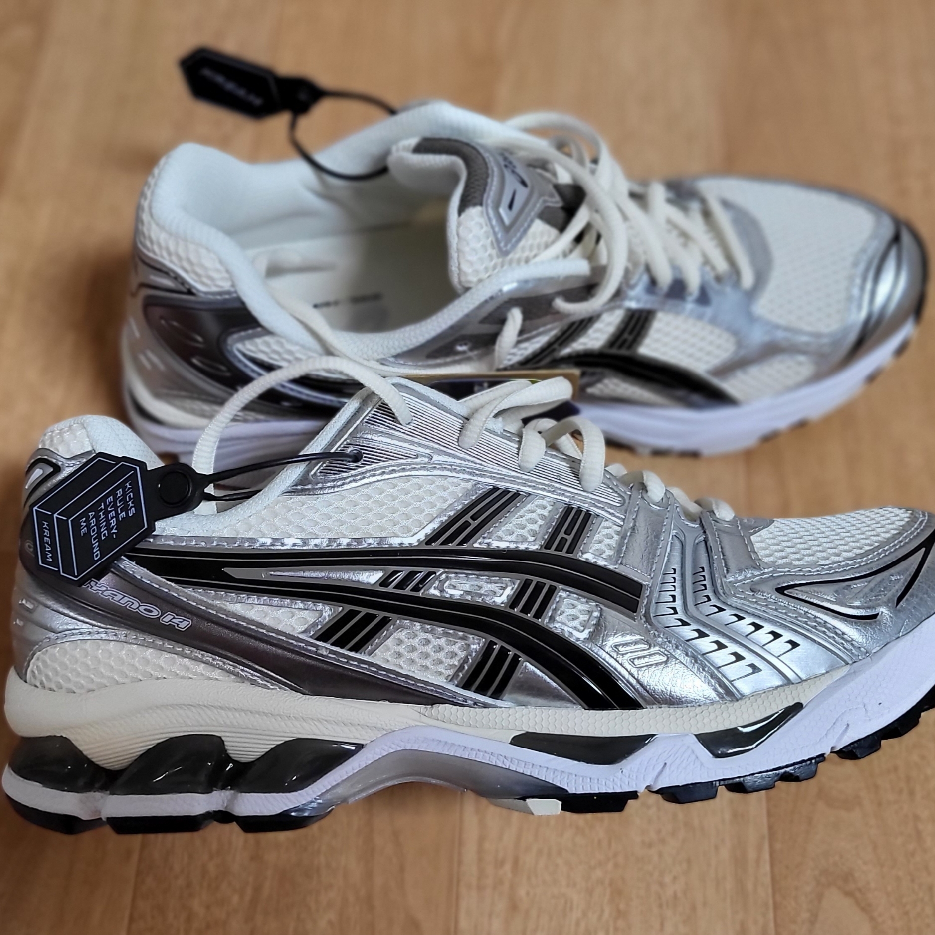 Asics Gel-Kayano 14 Cream Black 착용 스타일