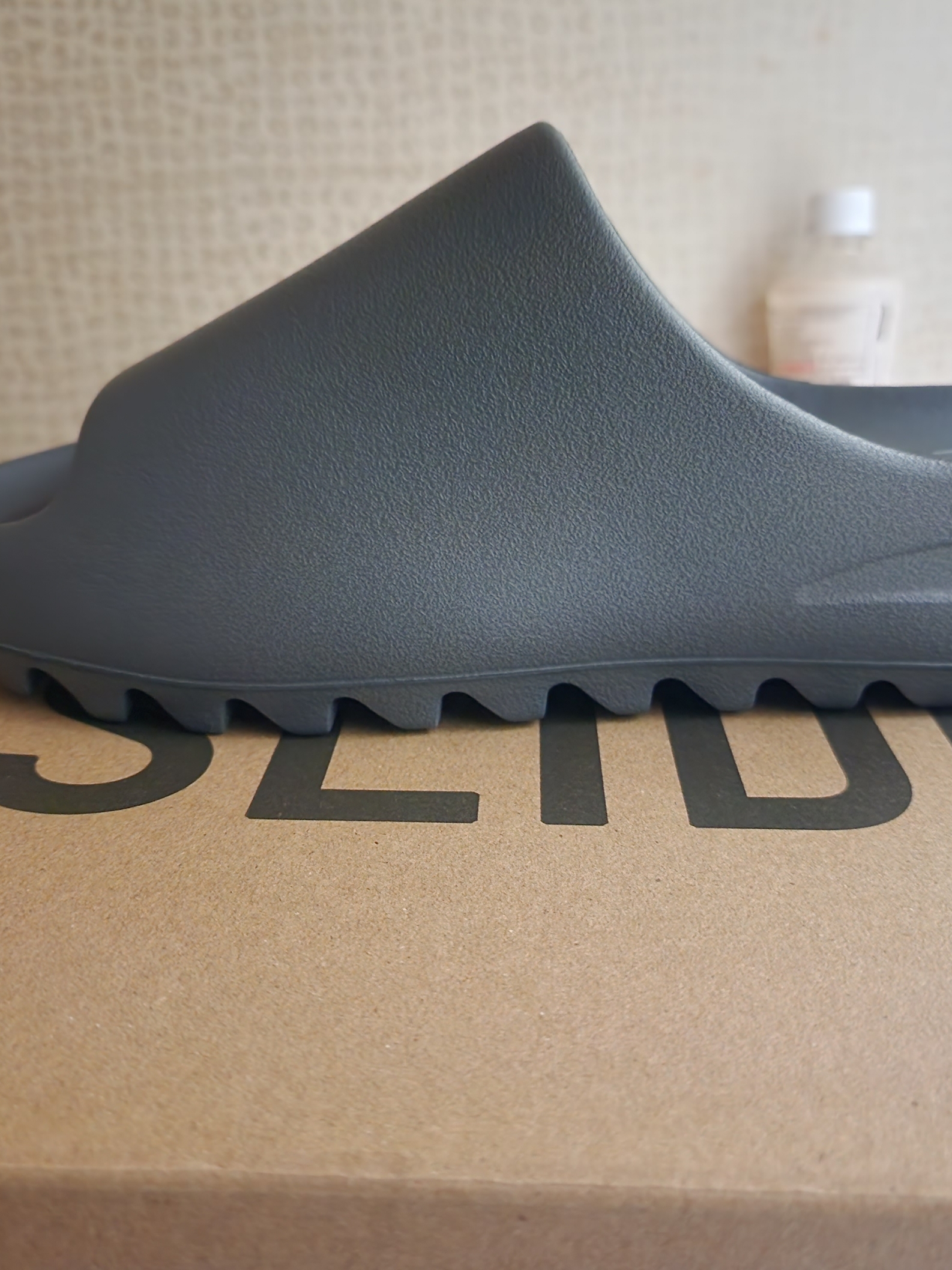 Adidas Yeezy Slide Slate Grey, Adidas Yeezy 500 High Tactical Utility Black 착용 스타일 - 2