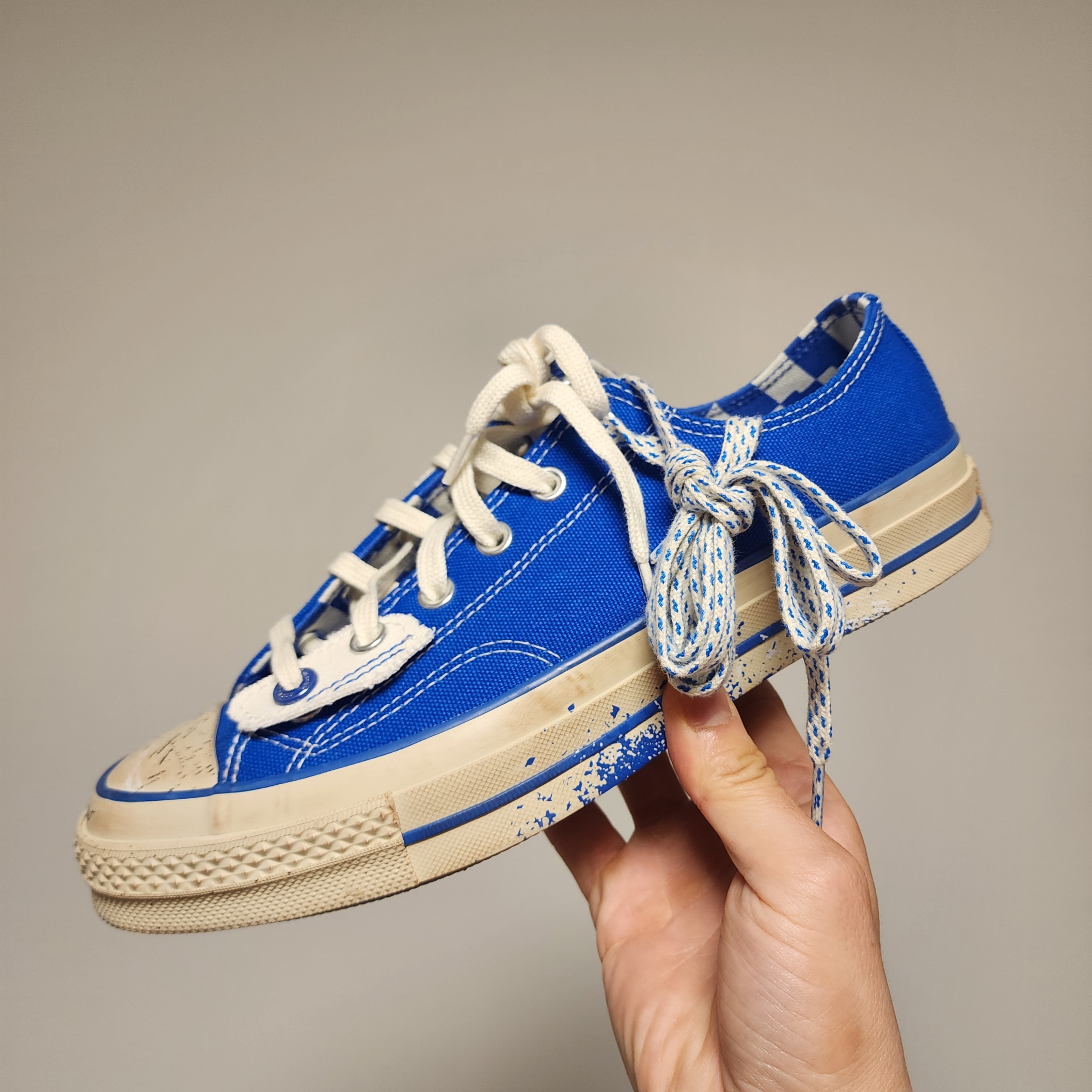 Converse x Ader Error Chuck 70 Ox Imperial Blue 착용 스타일 - 1