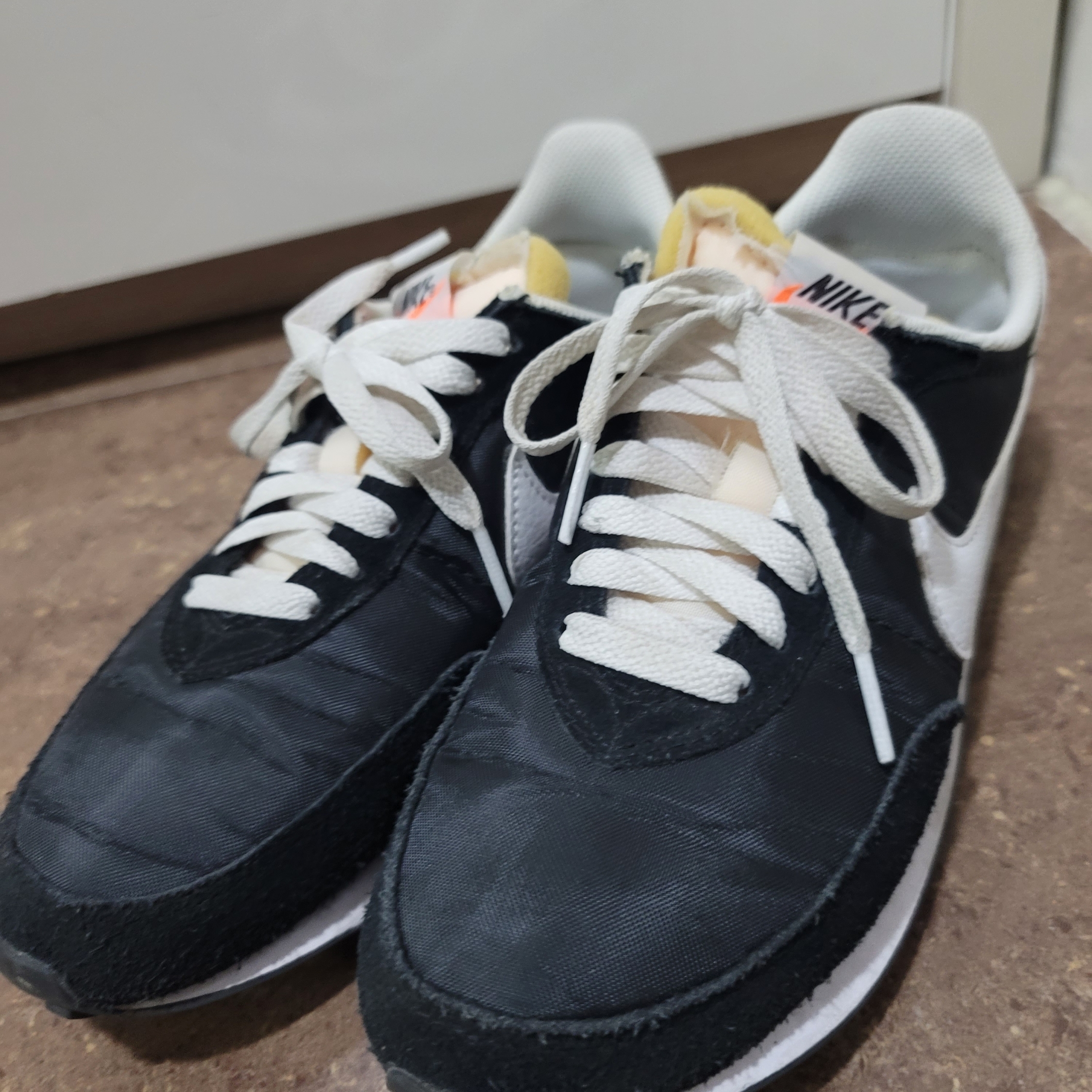 Nike Waffle Trainer 2 Black White 착용 스타일